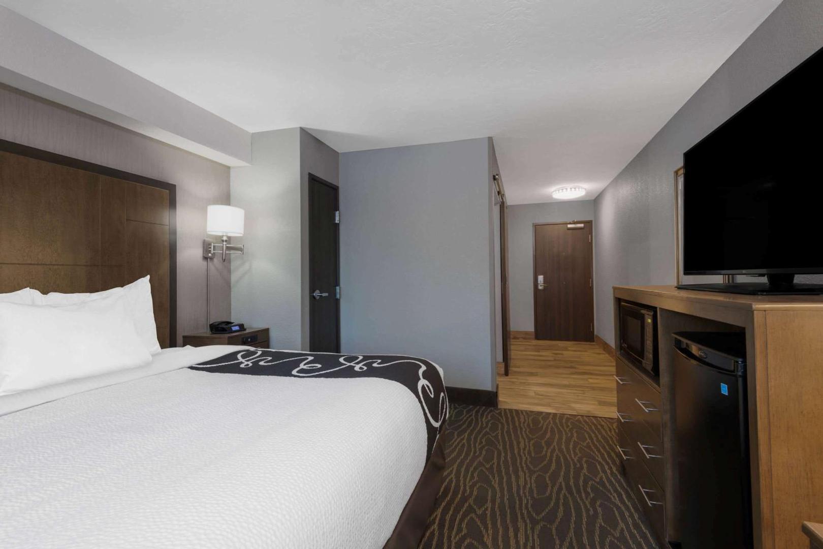 La Quinta Inn & Suites by Wyndham Anchorage Airport
