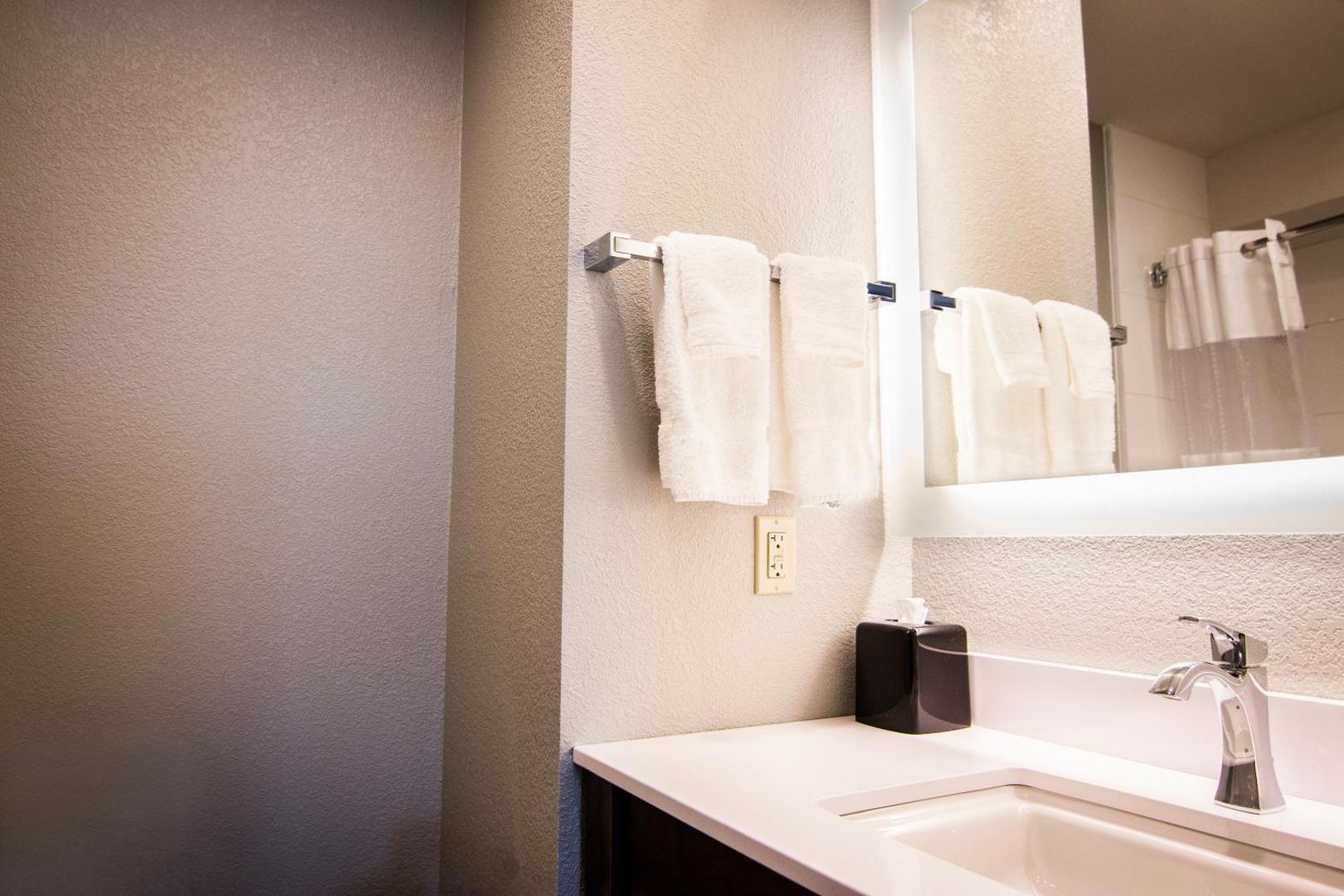 La Quinta Inn & Suites by Wyndham Anchorage Airport