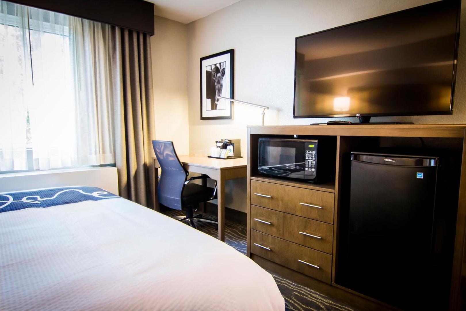 La Quinta Inn & Suites by Wyndham Anchorage Airport