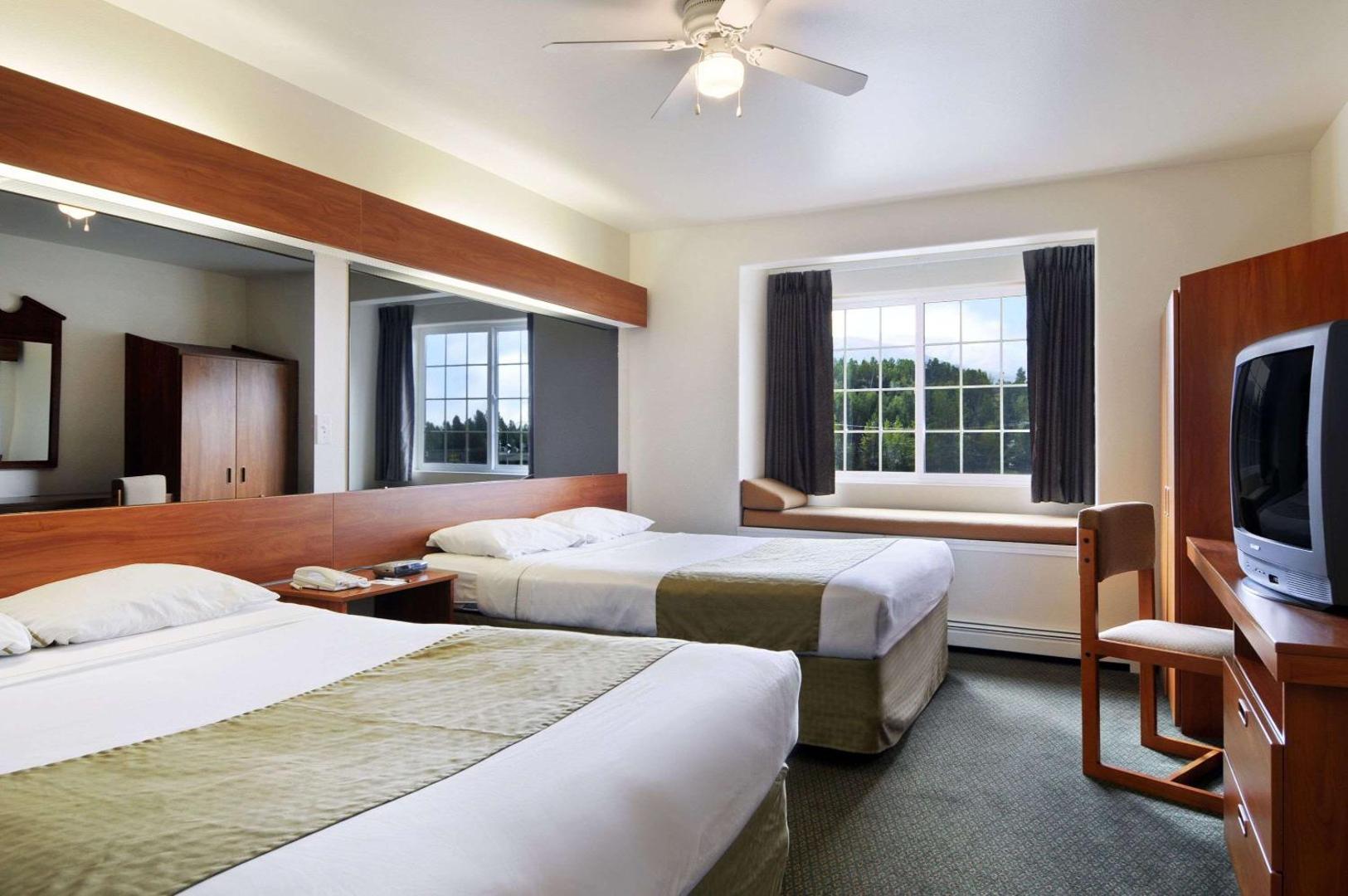 Microtel Inn & Suites by Wyndham Eagle River/Anchorage Are