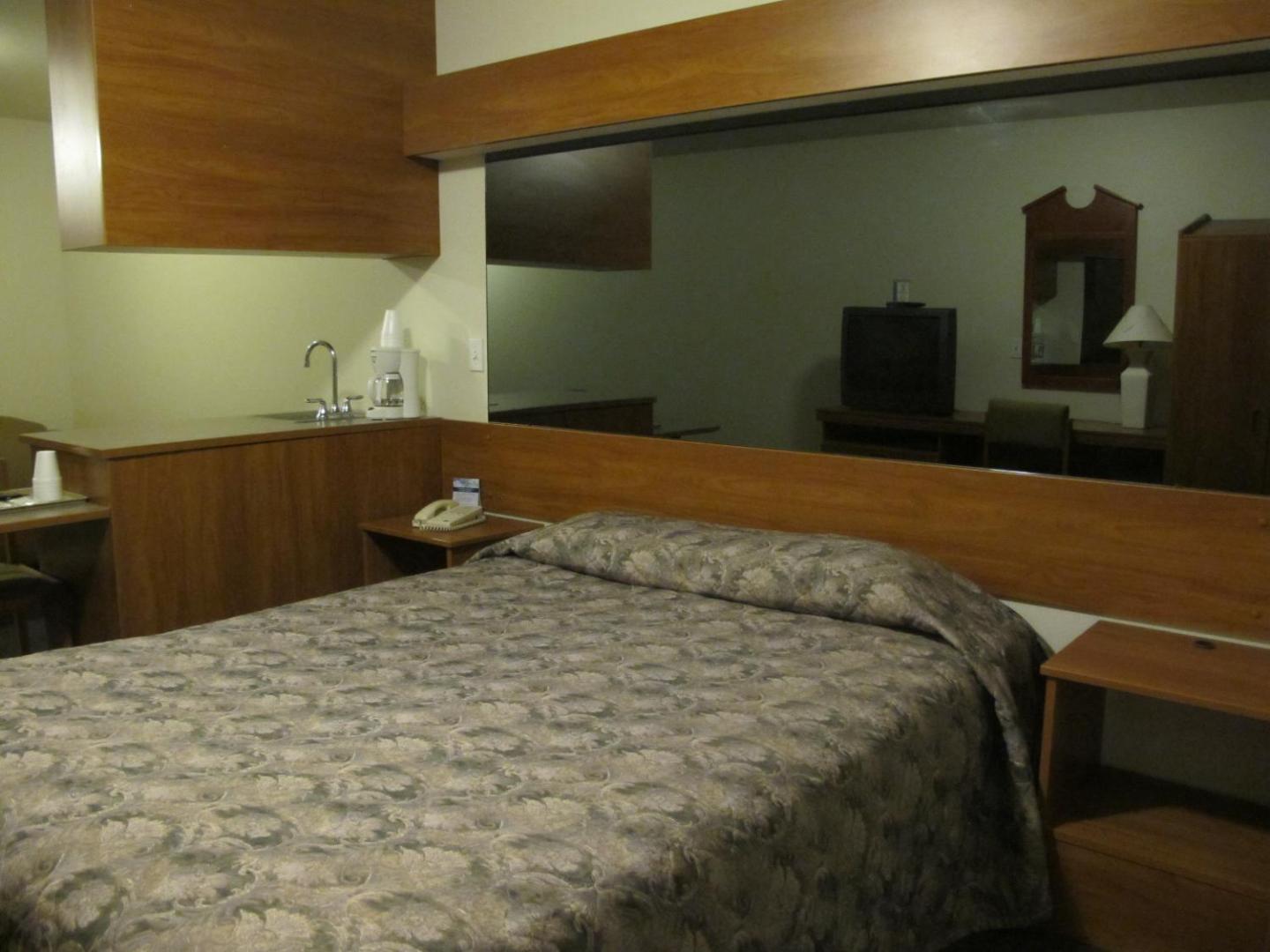 Microtel Inn & Suites by Wyndham Eagle River/Anchorage Are