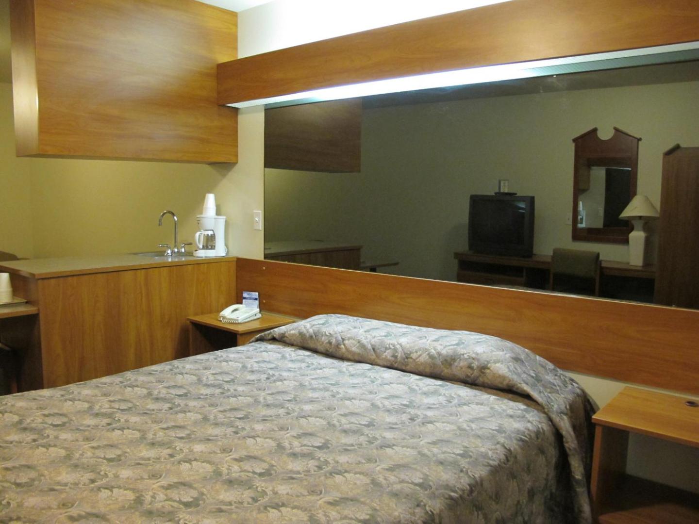Microtel Inn & Suites by Wyndham Eagle River/Anchorage Are