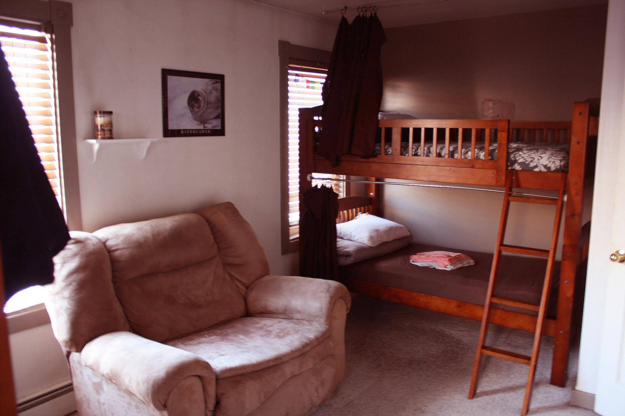 9th Ave Hostel