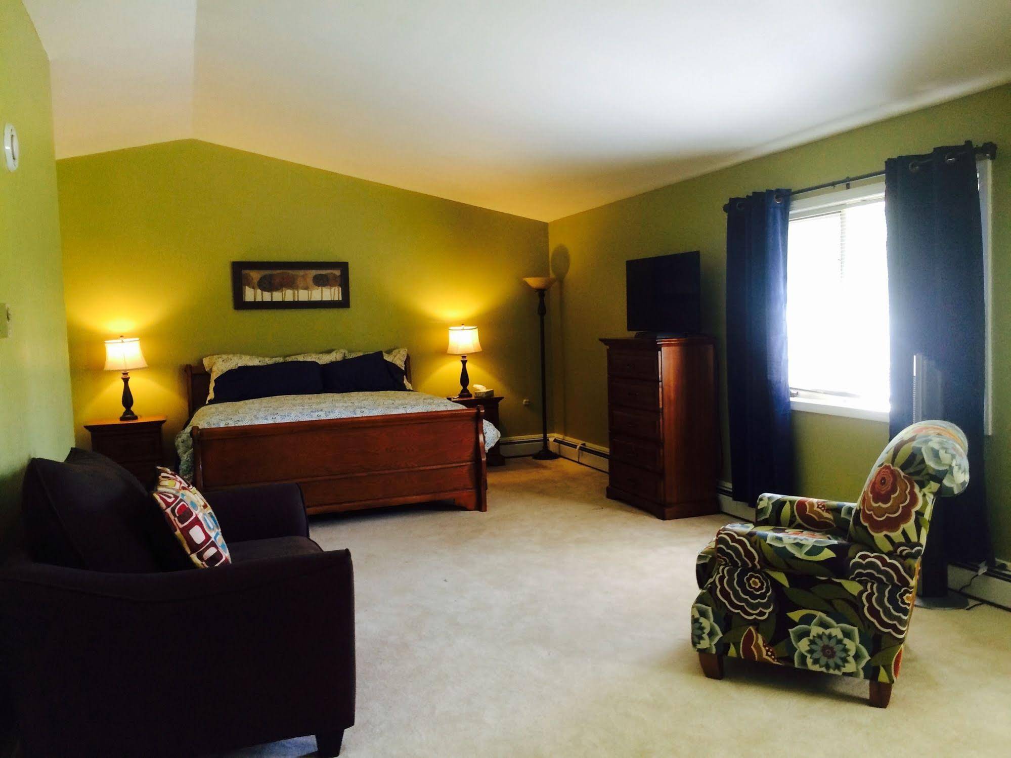 Fairbanks Moose Manor Bed And Breakfast