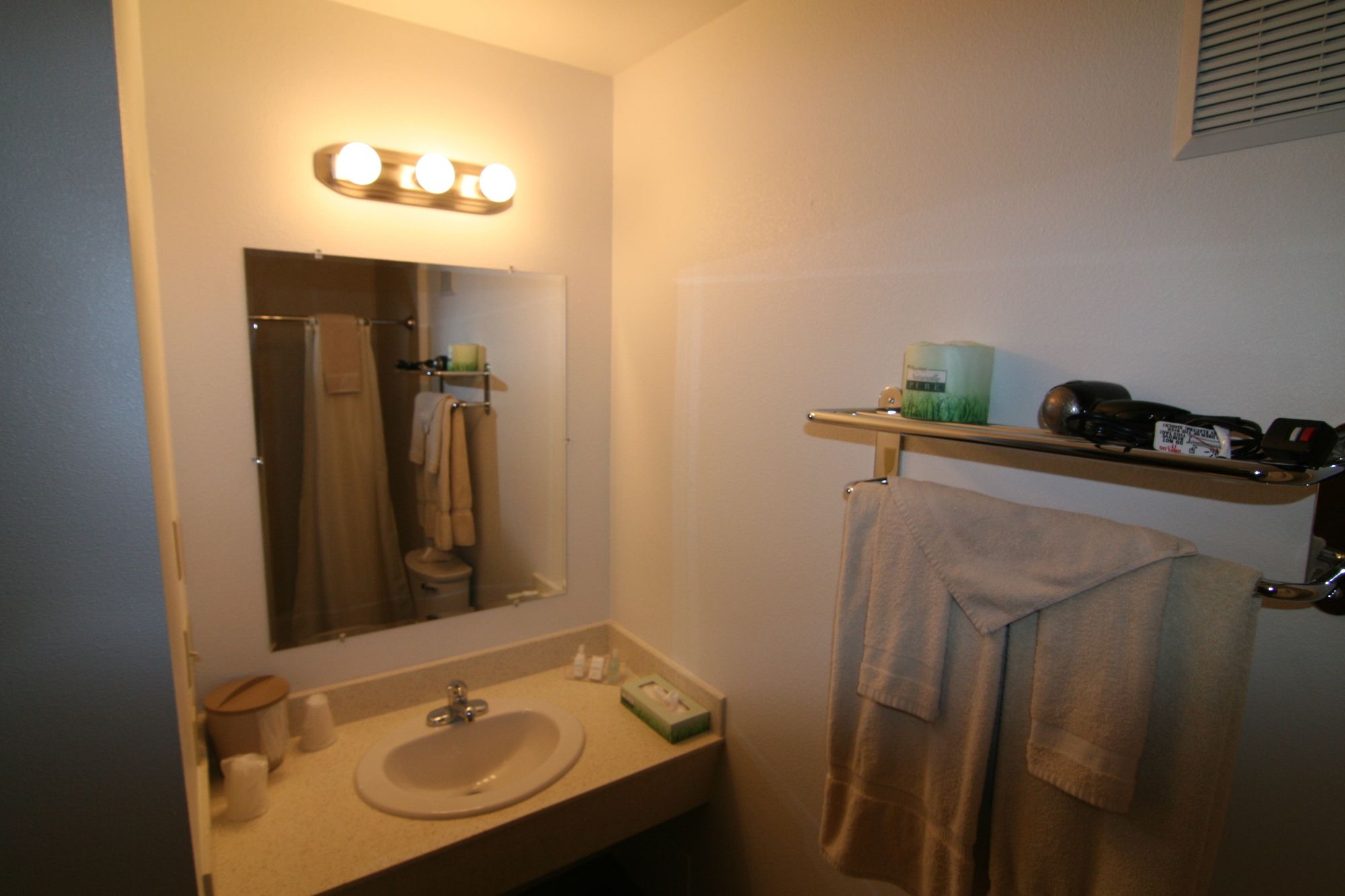 Clarion Hotel & Suites