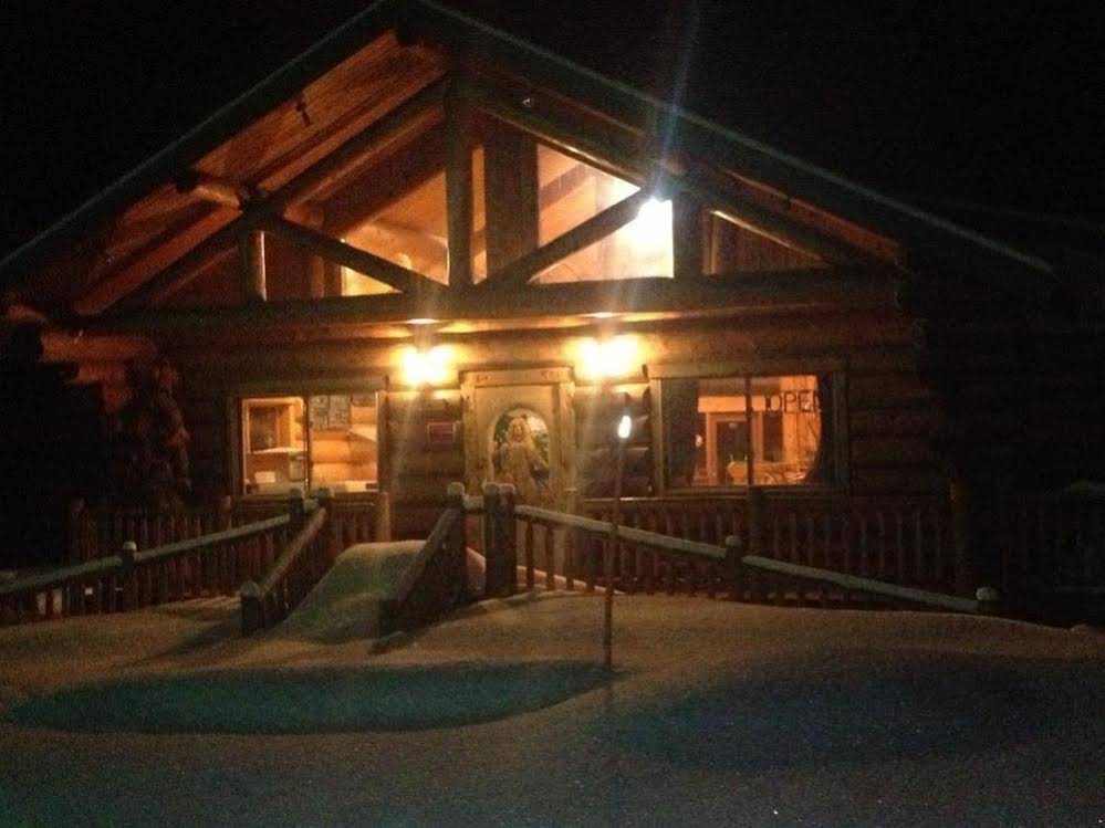 Summit Lake Lodge