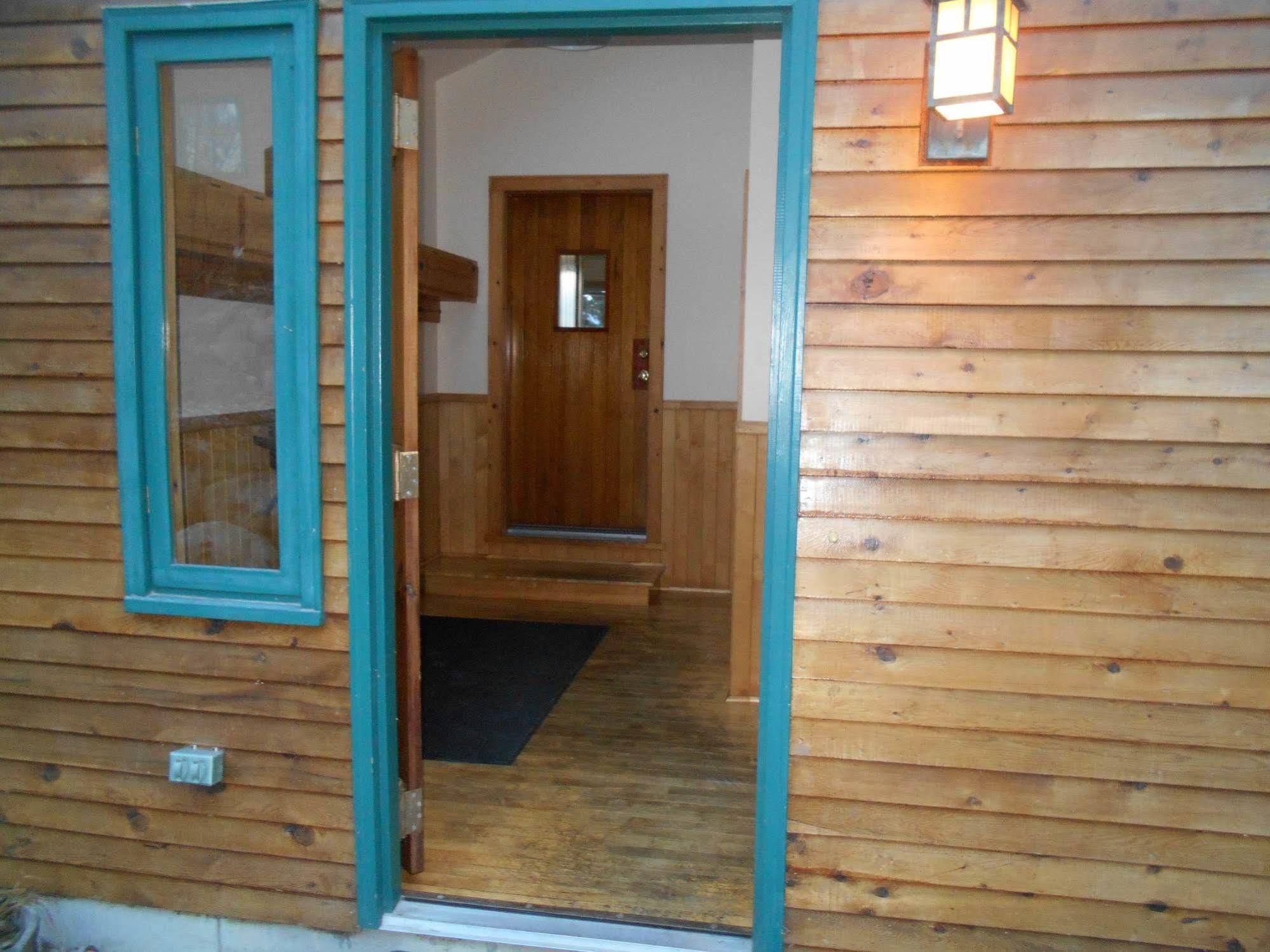 Chickadee Inn