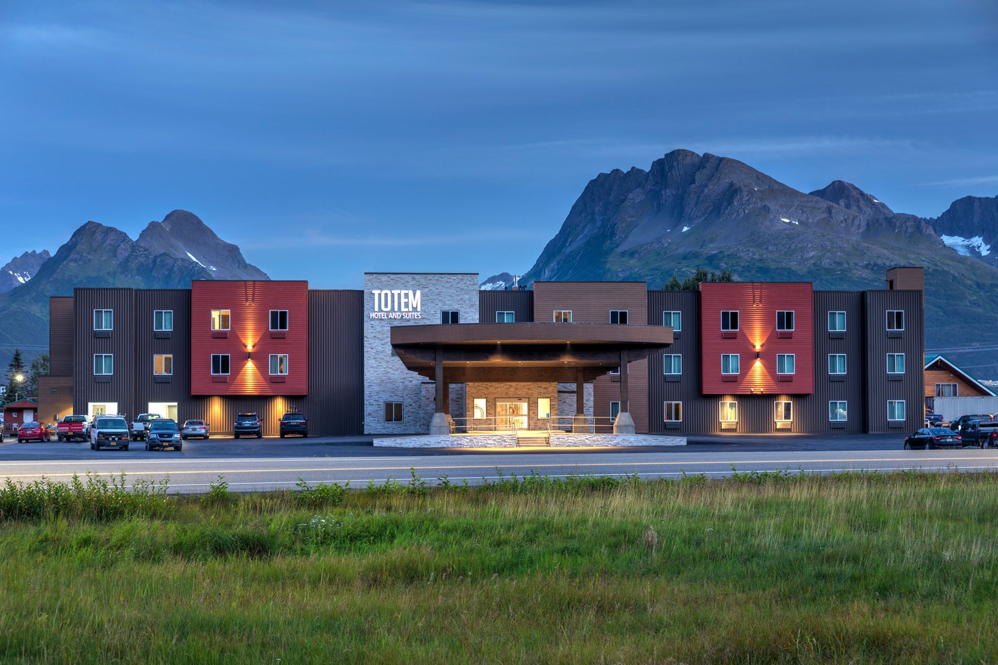 Totem Hotel & Suites