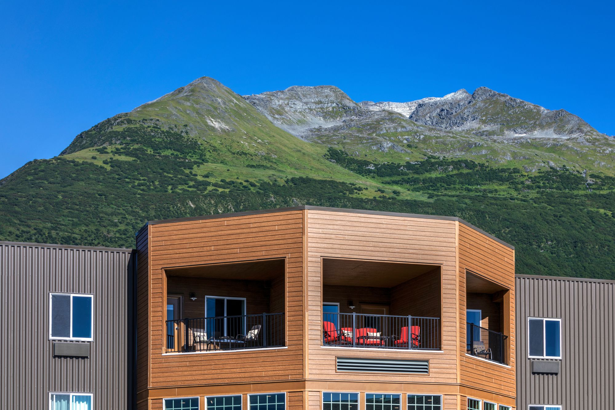 Totem Hotel & Suites