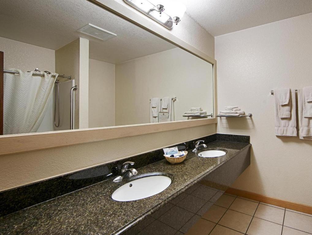 Best Western Lake Lucille Inn