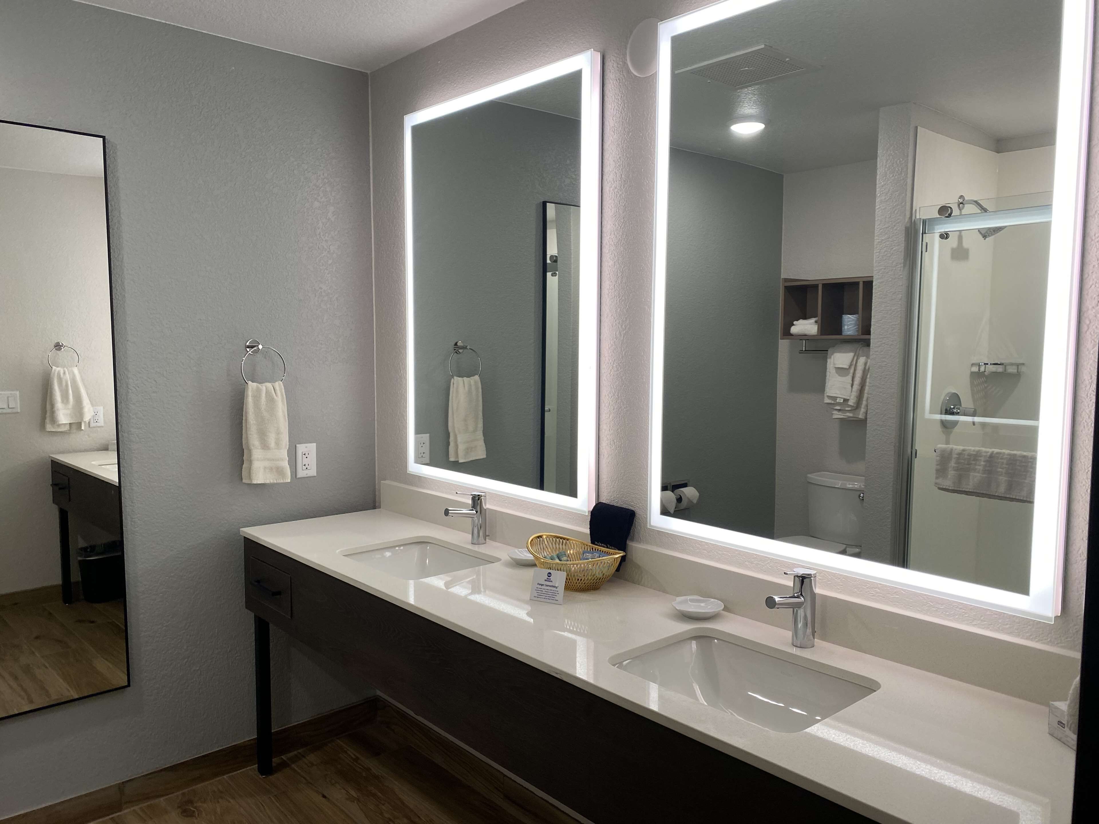 Best Western Lake Lucille Inn
