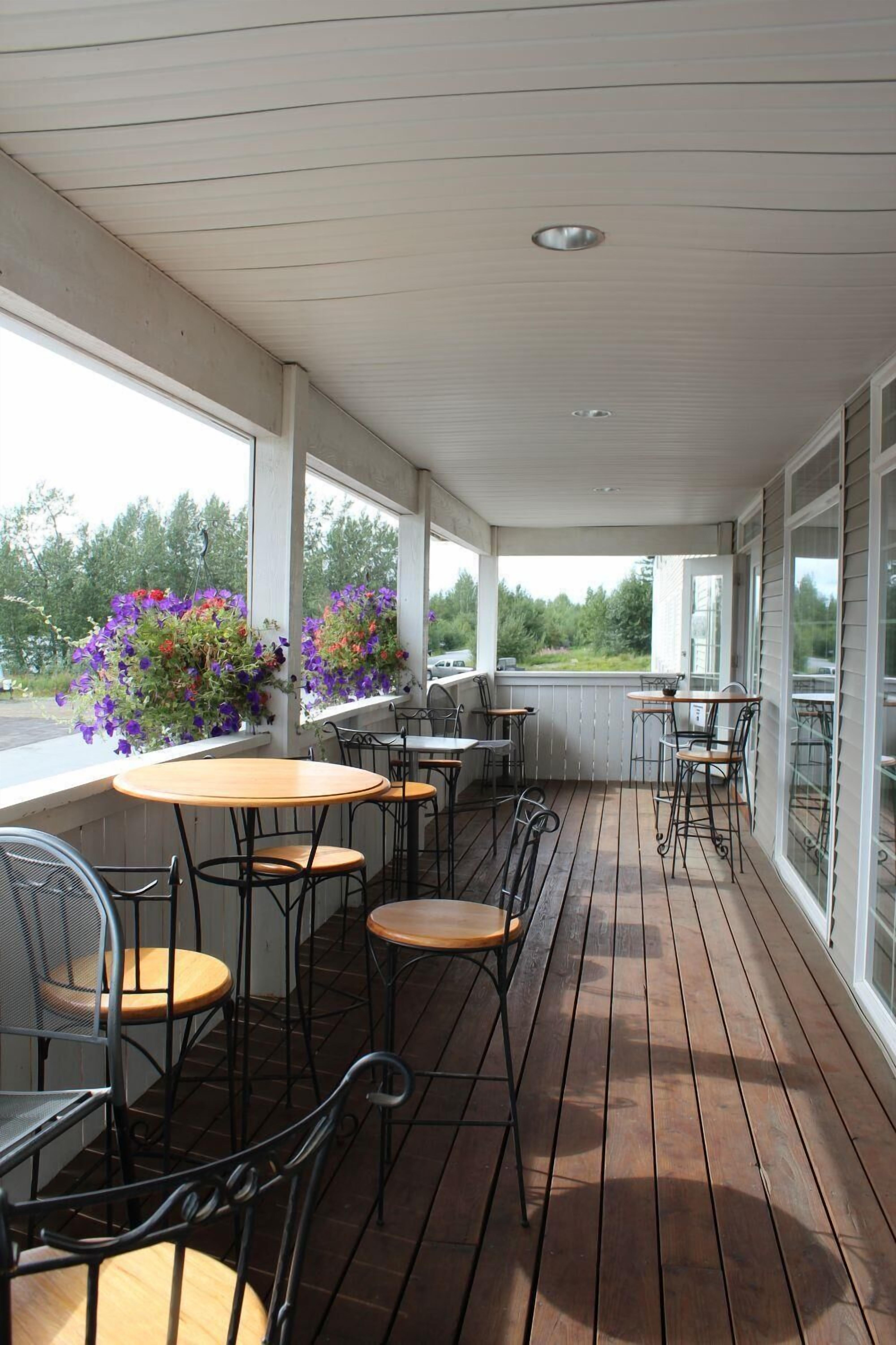 Grand View Inn & Suites
