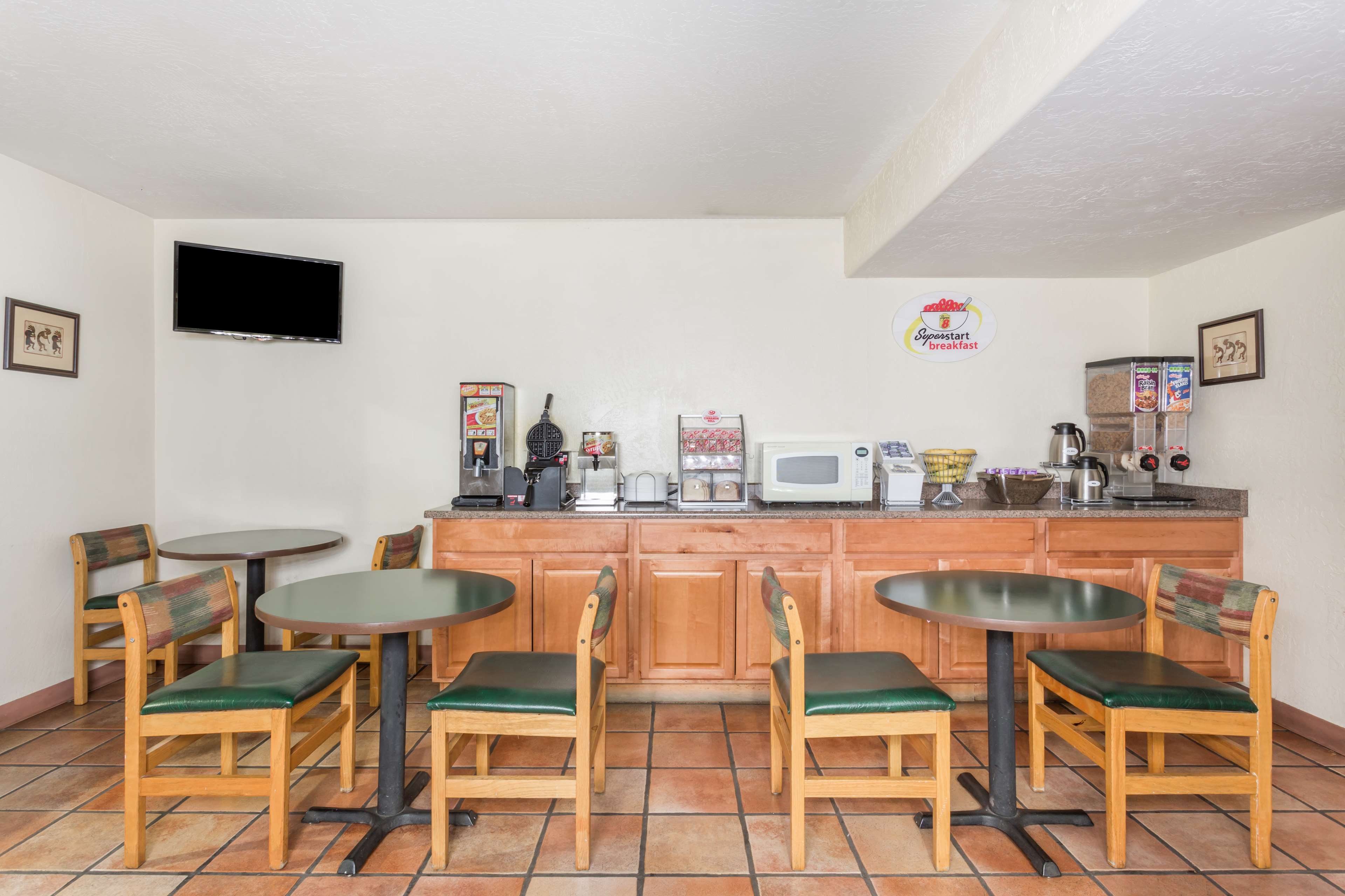 Super 8 by Wyndham Cottonwood