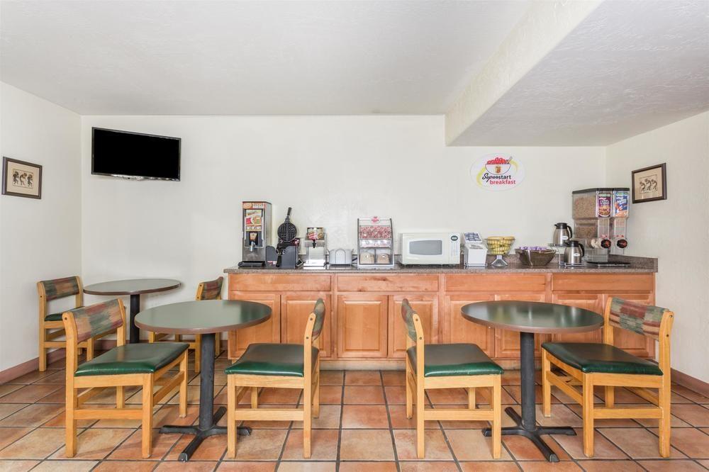 Super 8 by Wyndham Cottonwood