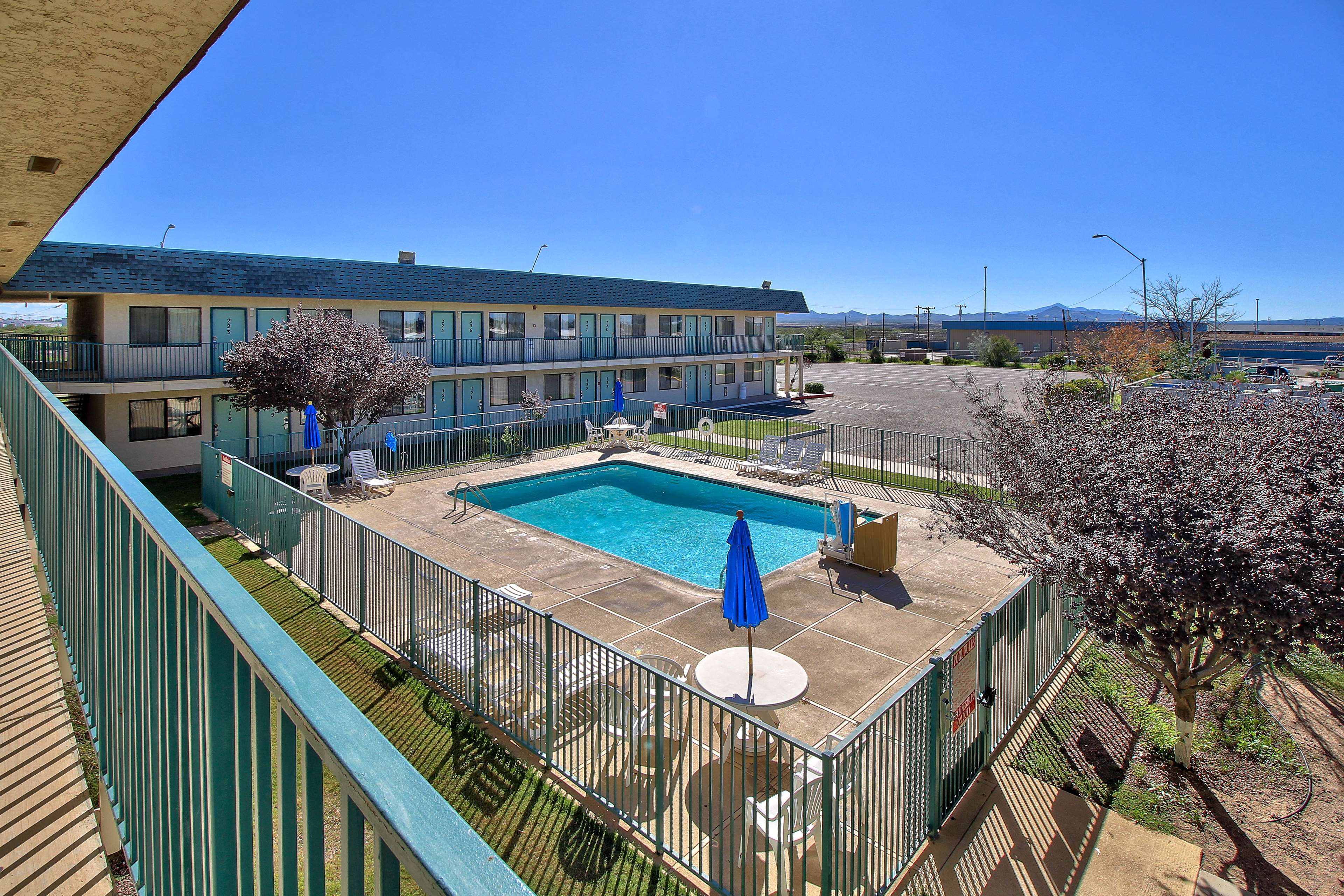 Motel 6 Douglas