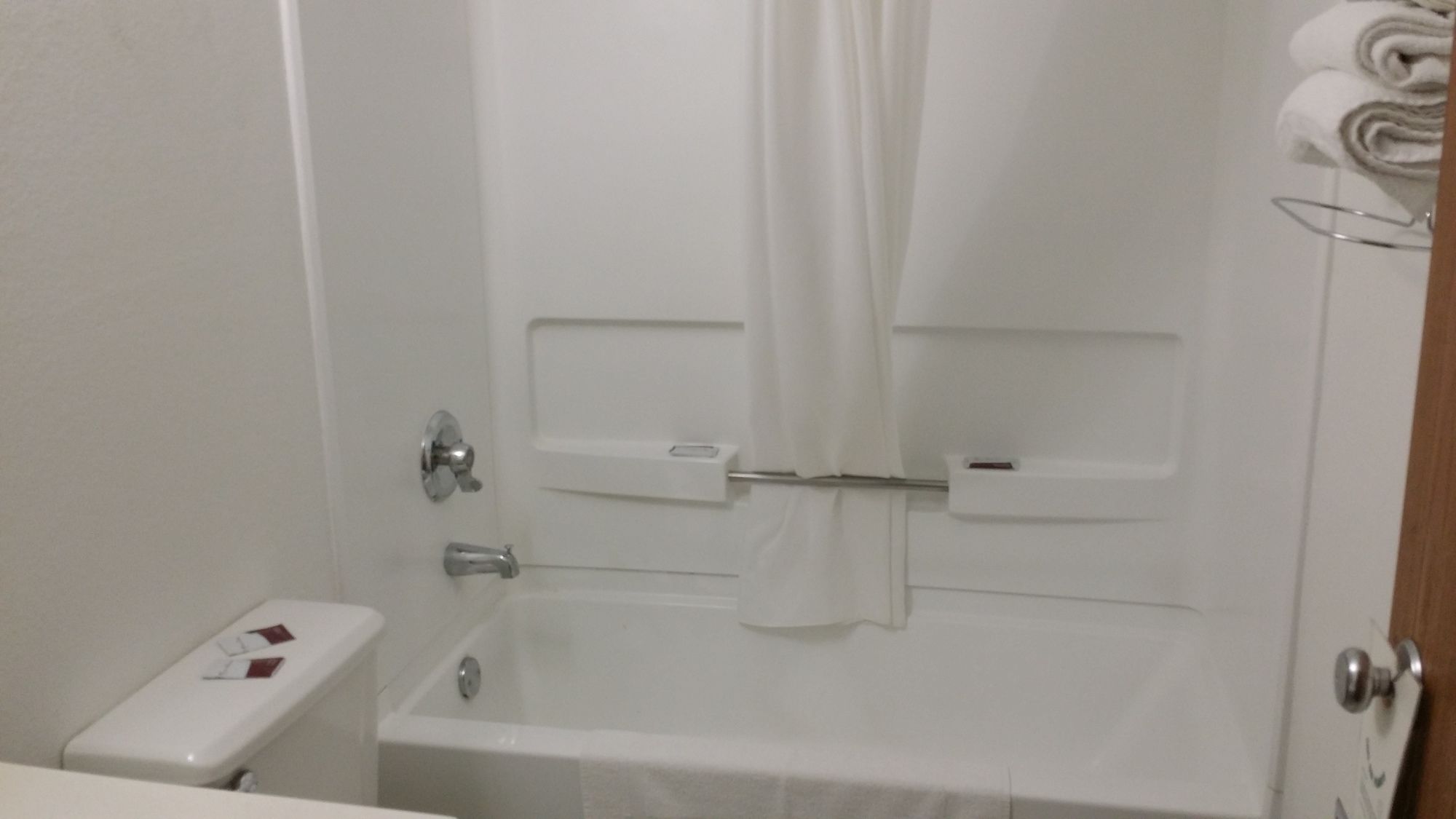 Americas Choice Inn & Suites