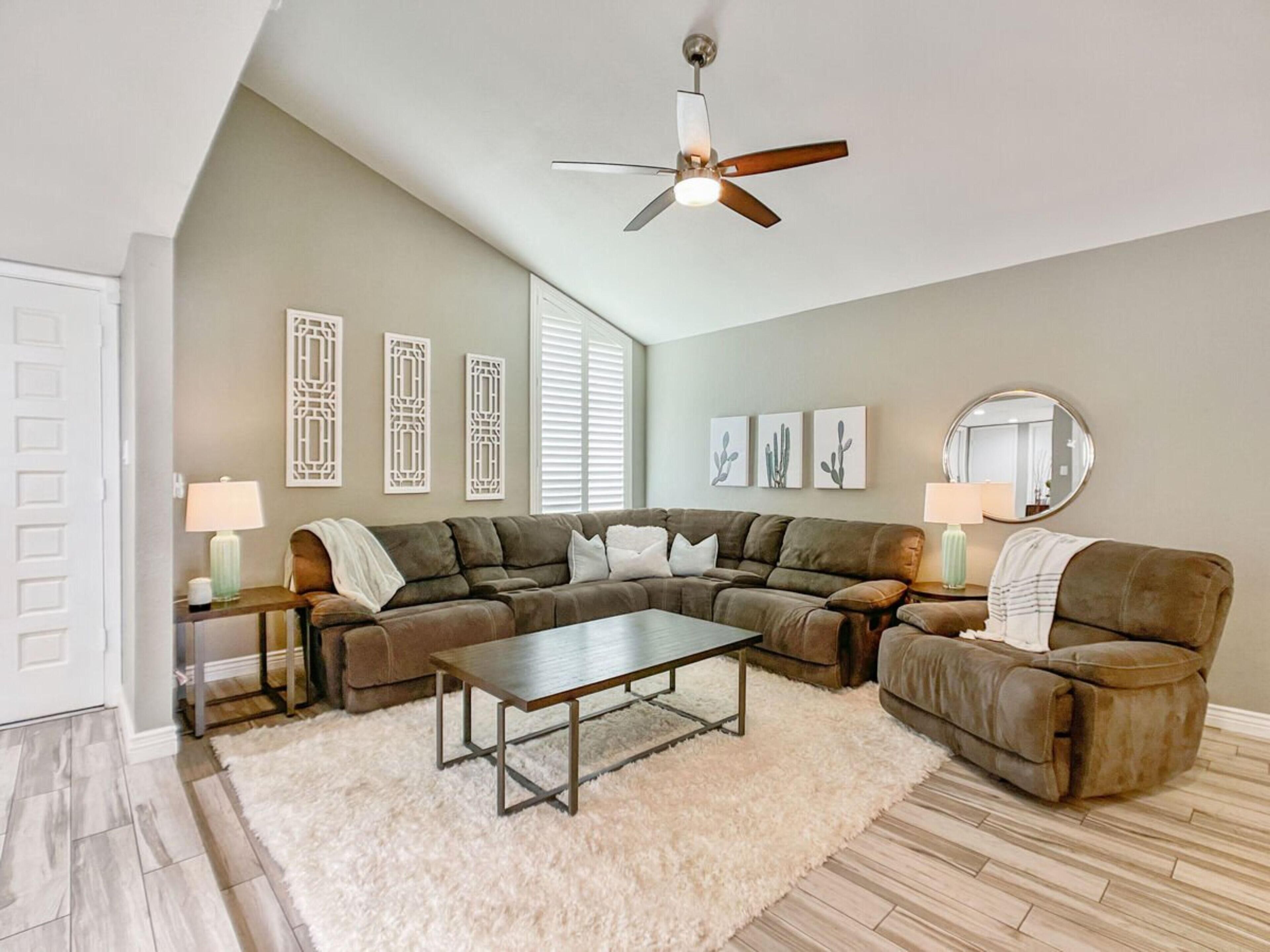 Glendale Charm by Casago