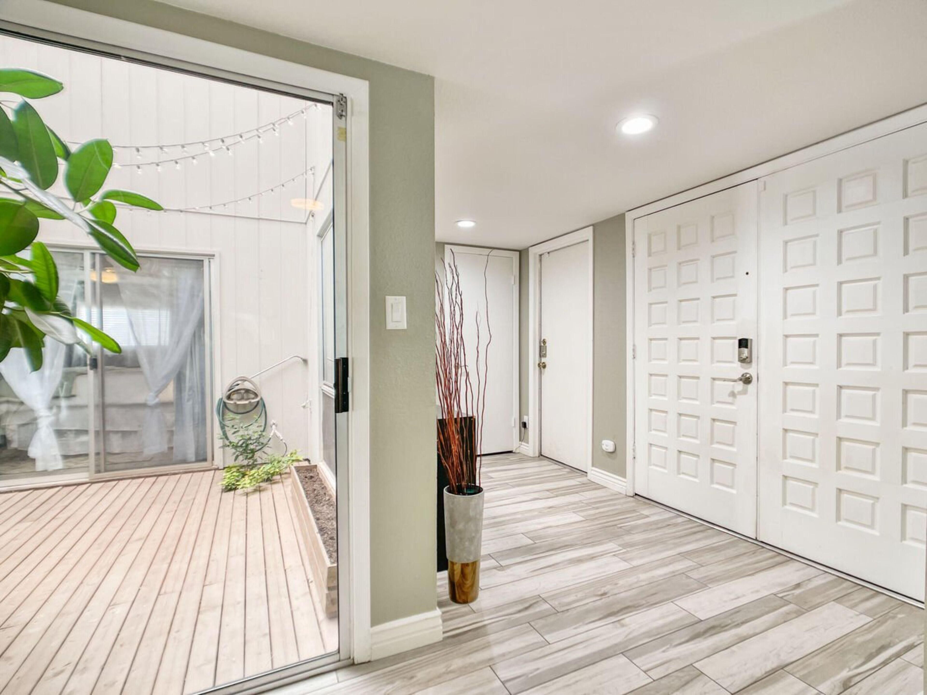 Glendale Charm by Casago