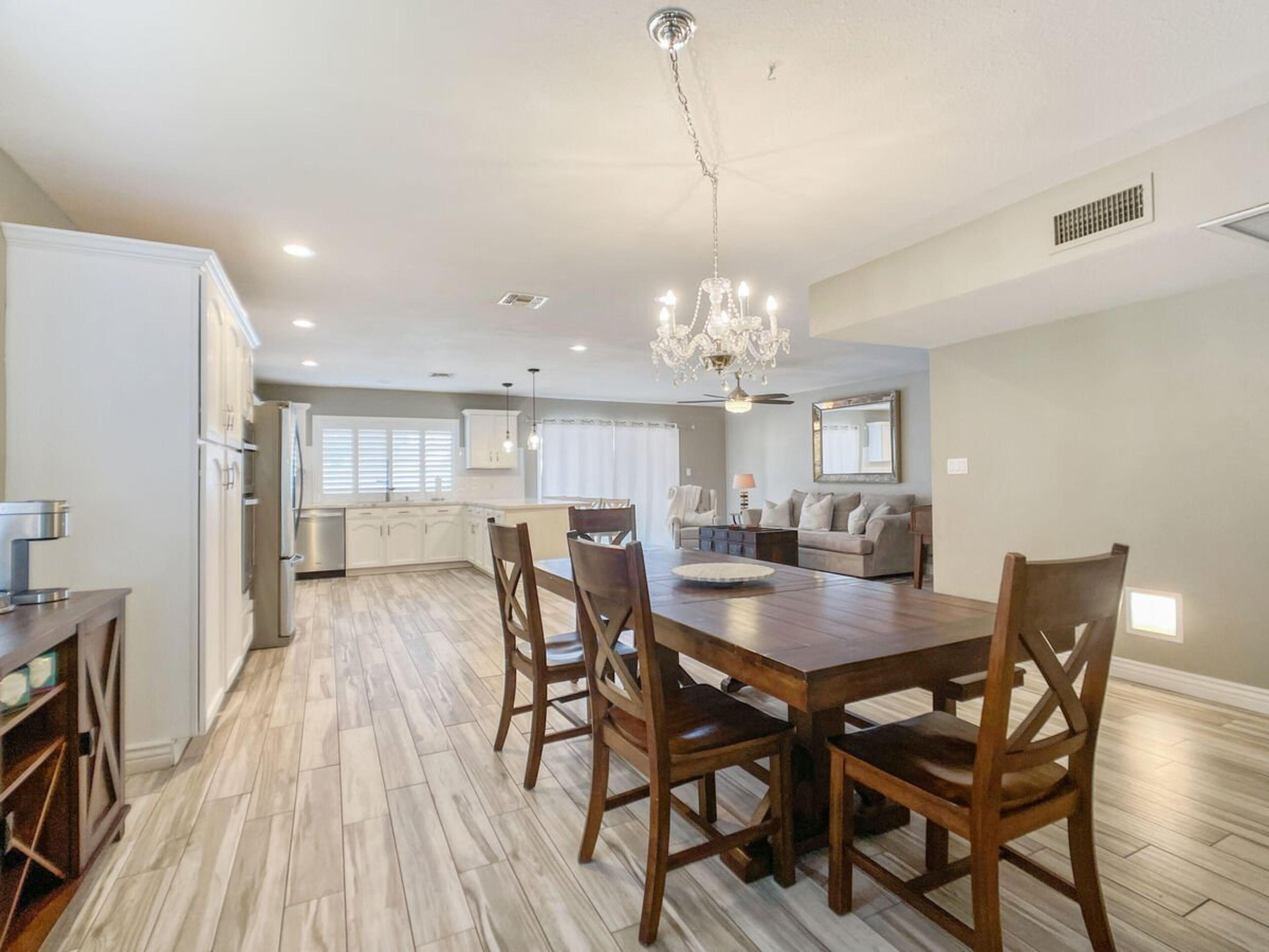 Glendale Charm by Casago