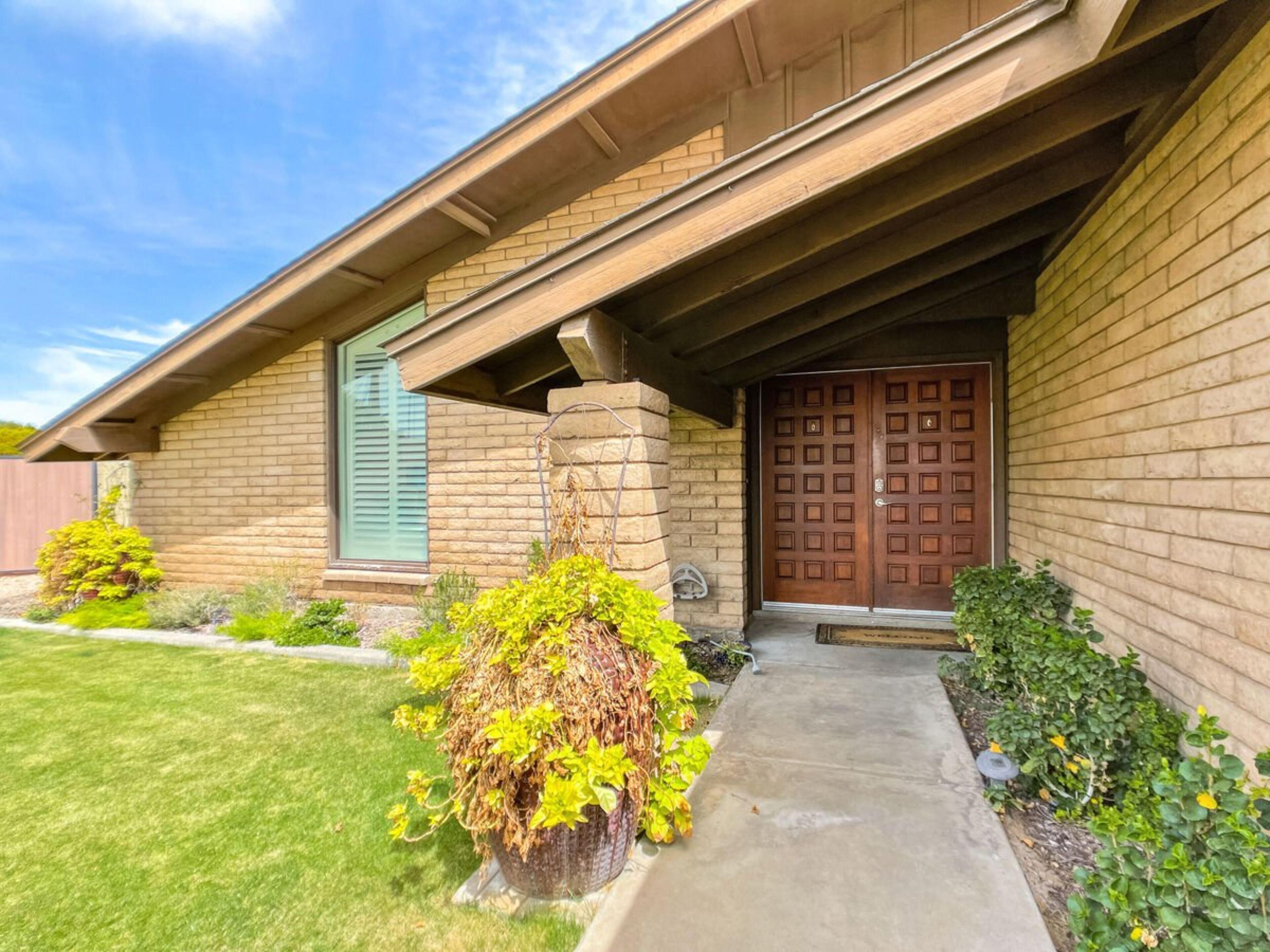 Glendale Charm by Casago