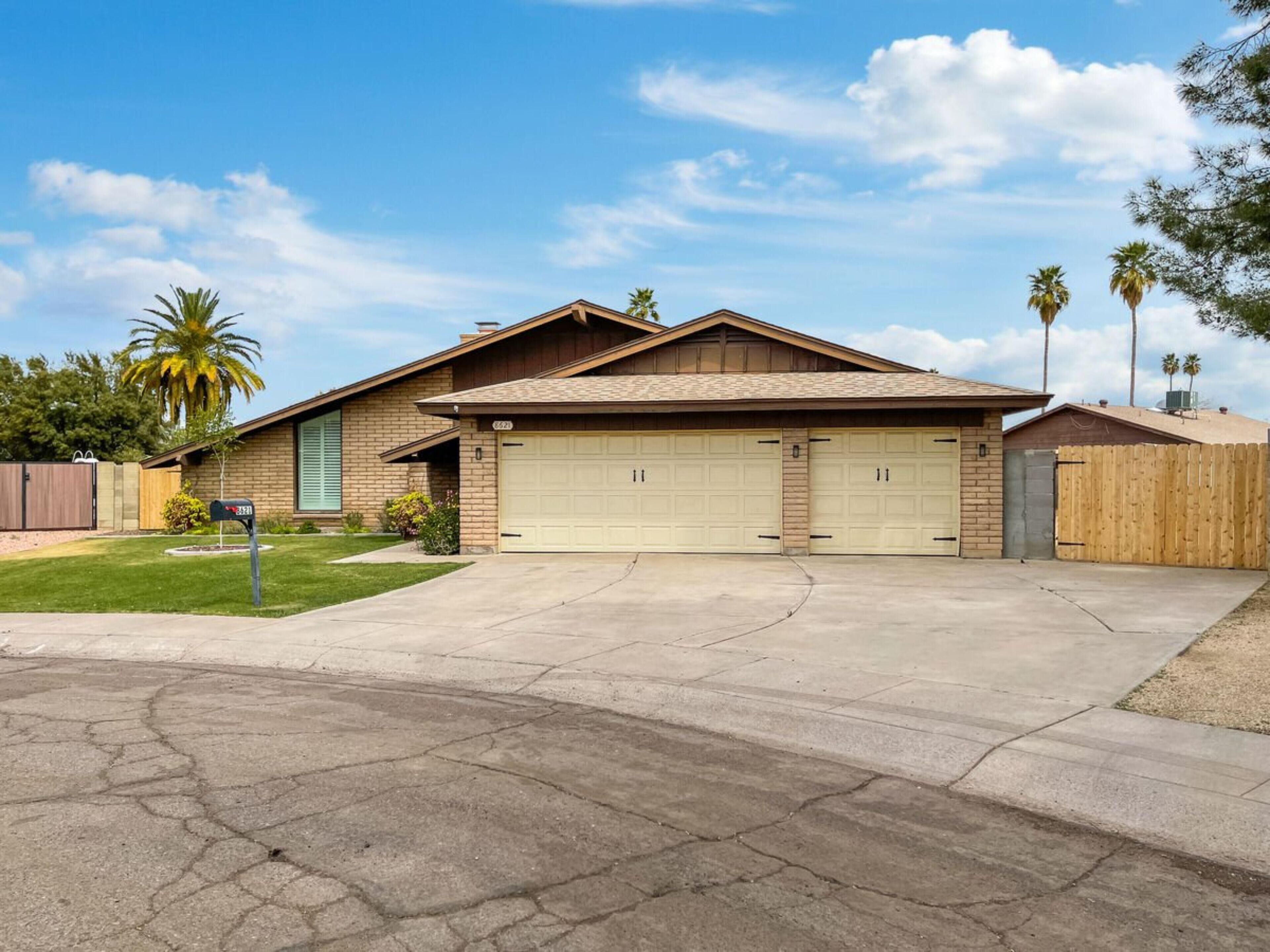 Glendale Charm by Casago
