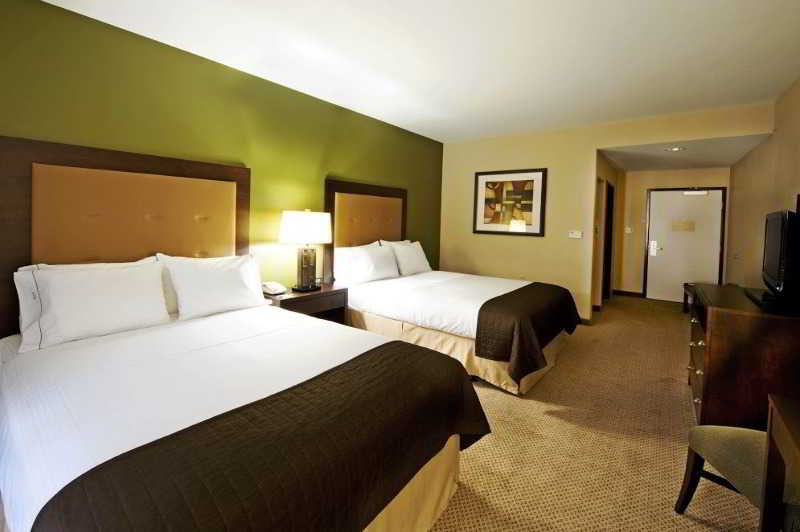 Holiday Inn Express & Suites Phoenix-Glendale