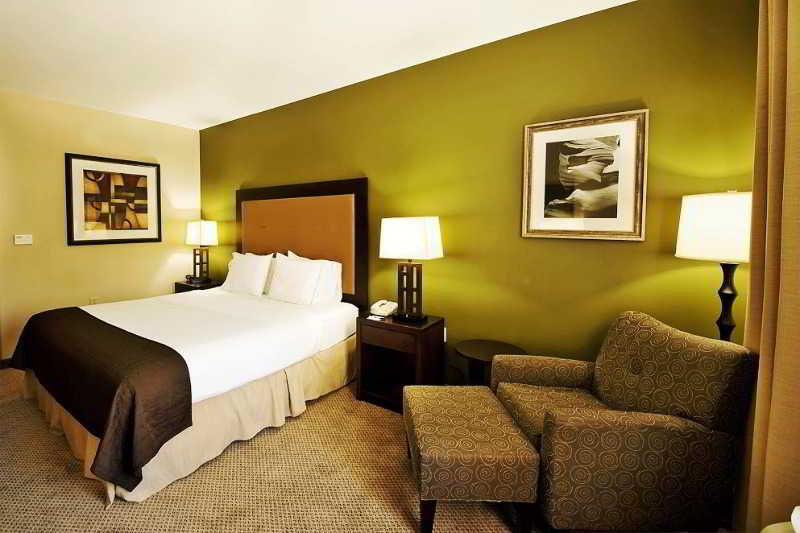 Holiday Inn Express & Suites Phoenix-Glendale
