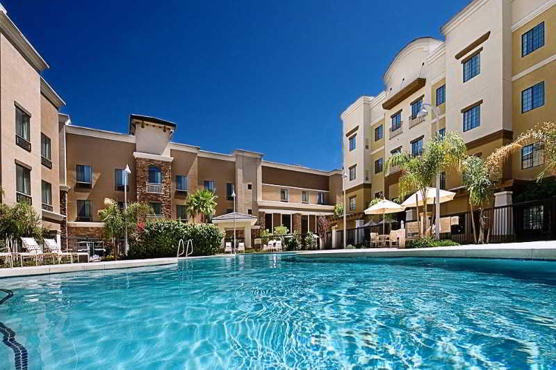 Holiday Inn Express & Suites Phoenix-Glendale