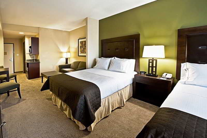 Holiday Inn Express & Suites Phoenix-Glendale