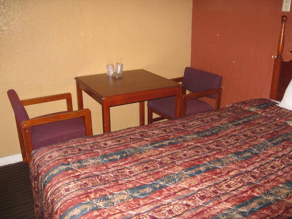 Two Palms Motel