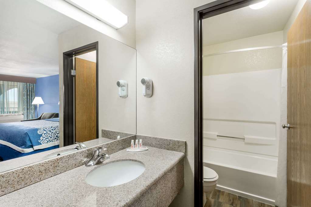 Days Inn by Wyndham Holbrook