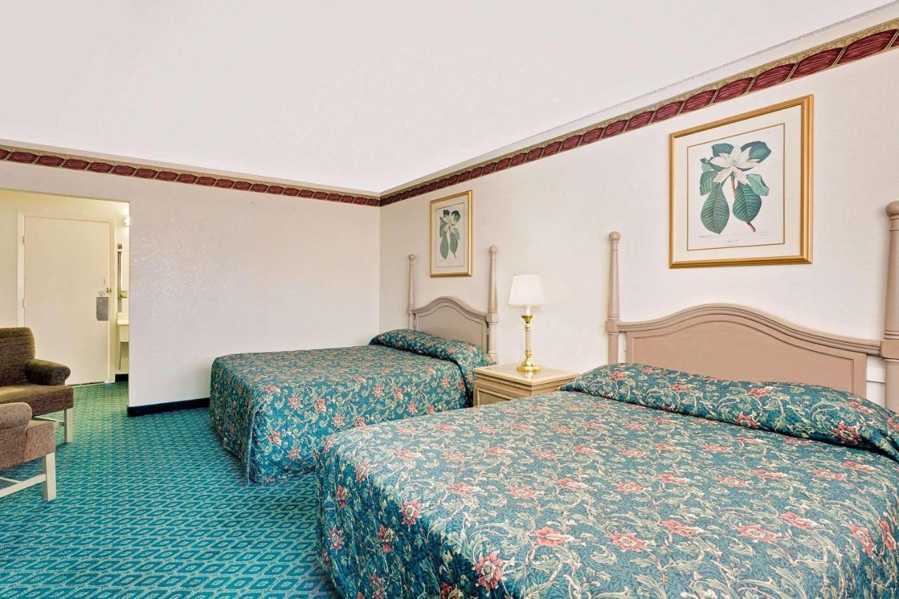 Lake Place Inn