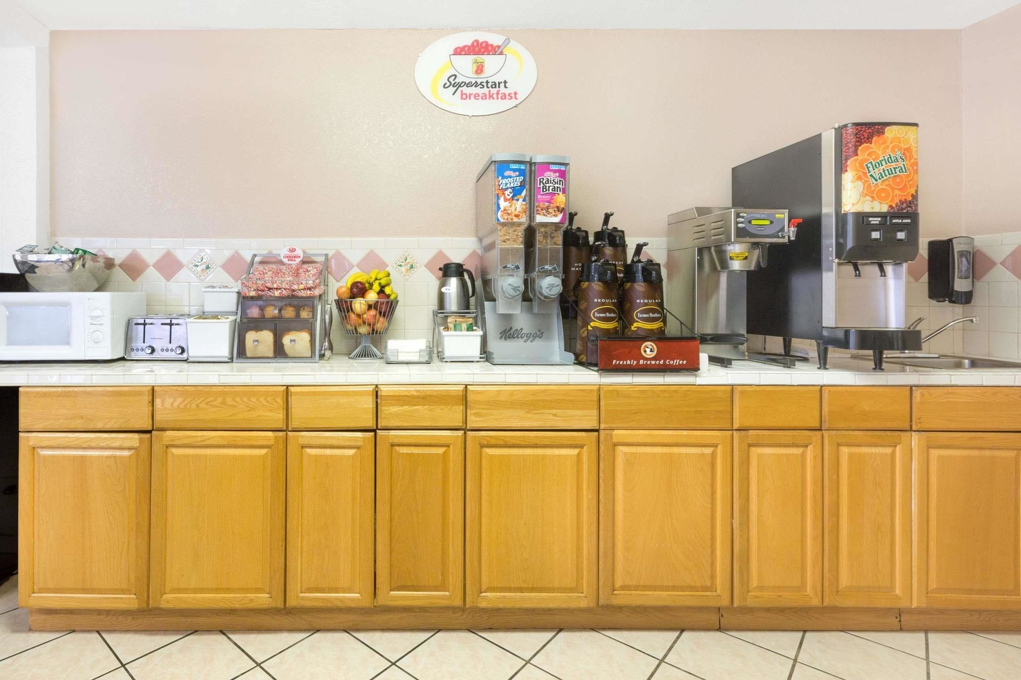 Super 8 by Wyndham Lake Havasu City