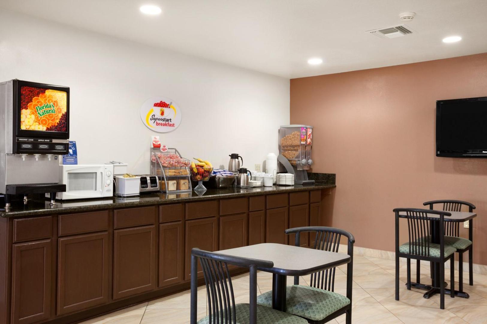 Super 8 by Wyndham Marana/Tucson Area