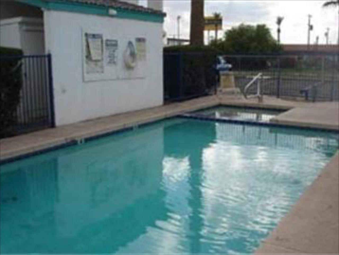 Colonade Motel