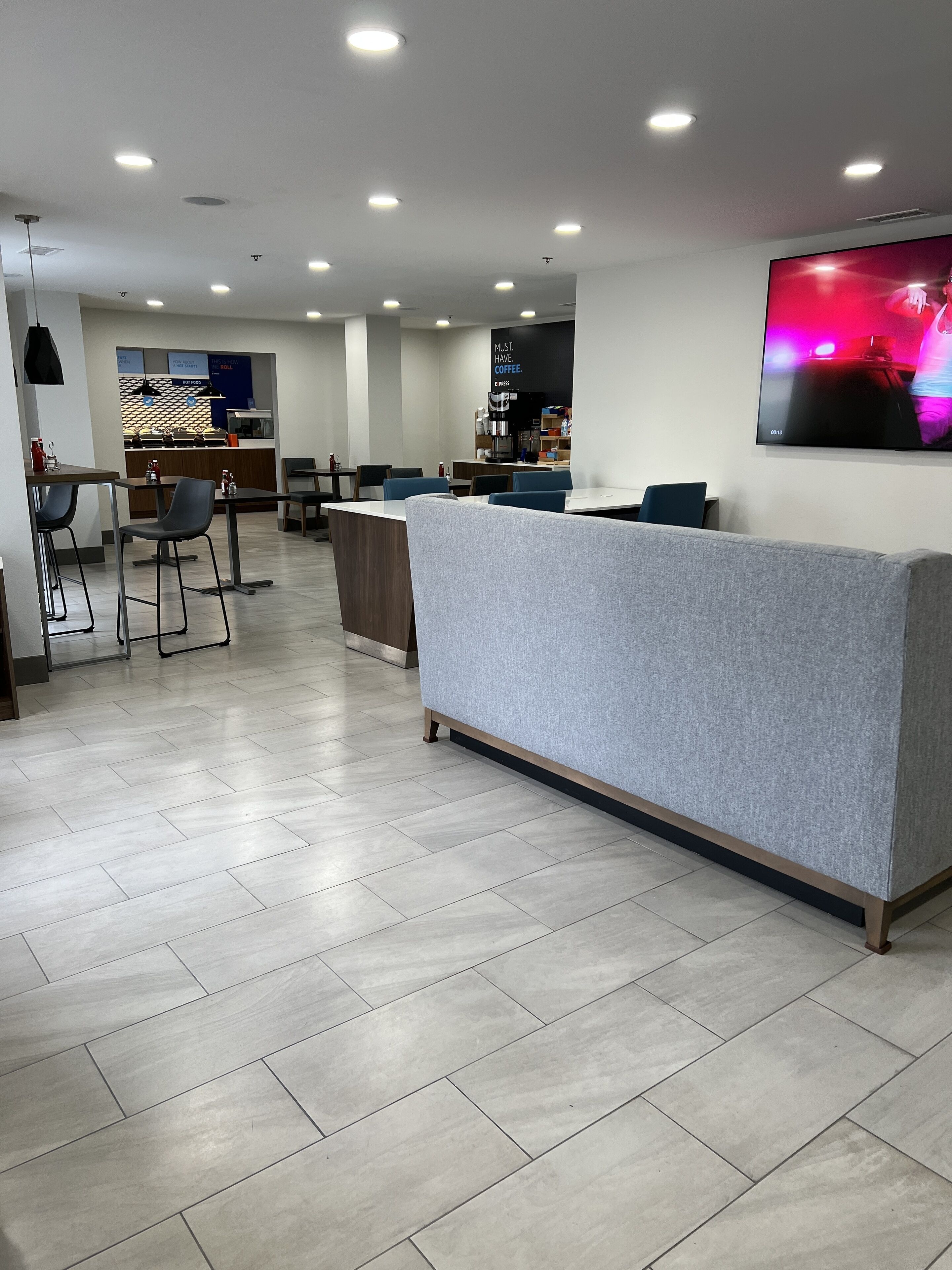 Holiday Inn Express & Suites Phoenix - Mesa West