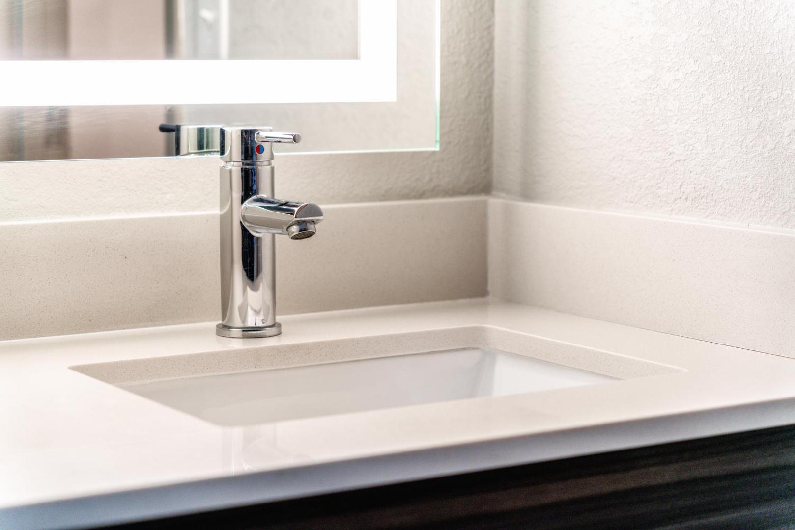 Holiday Inn Express & Suites Phoenix - Mesa West