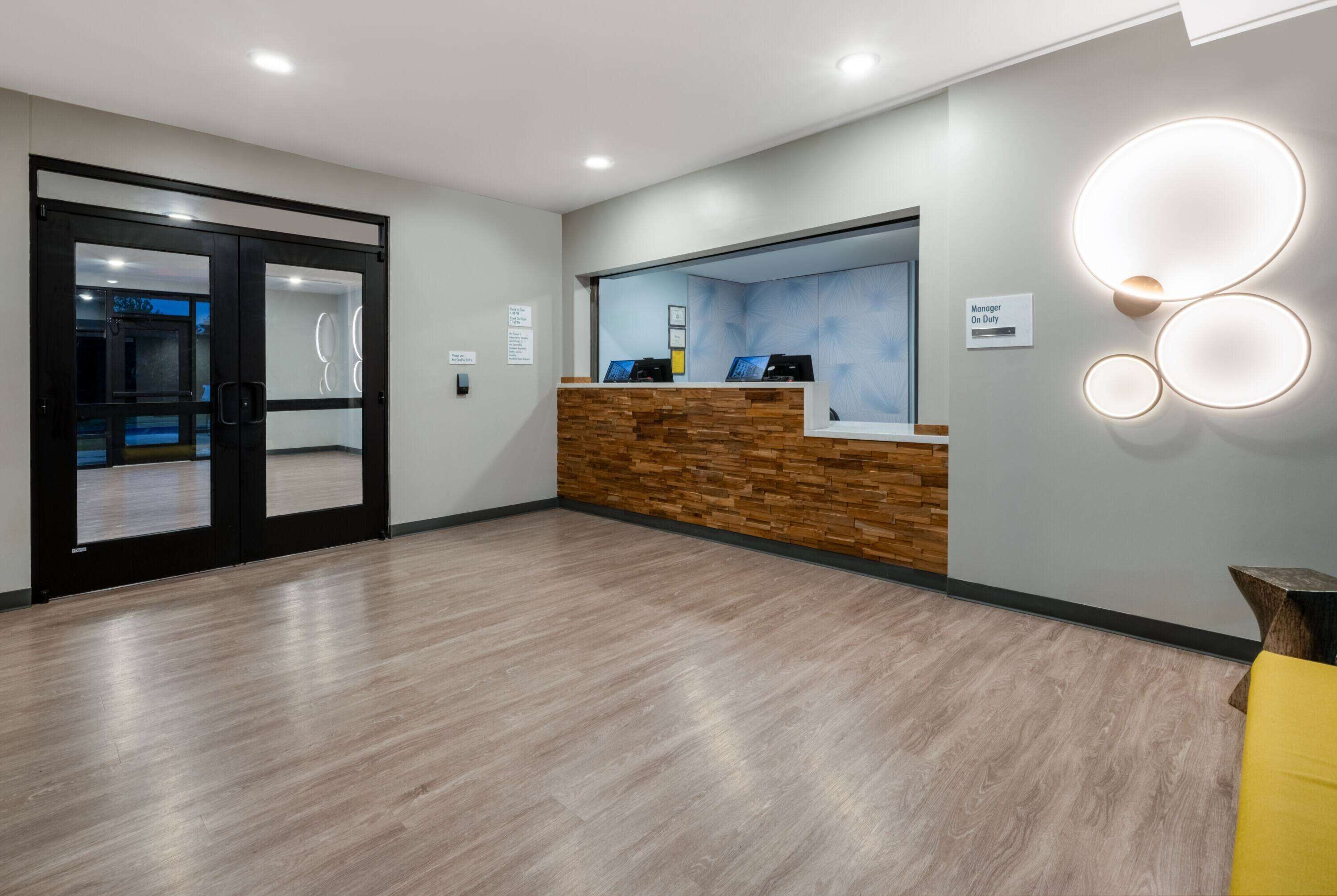 ECHO Suites Extended Stay by Wyndham Phoenix-Peoria/Glendale