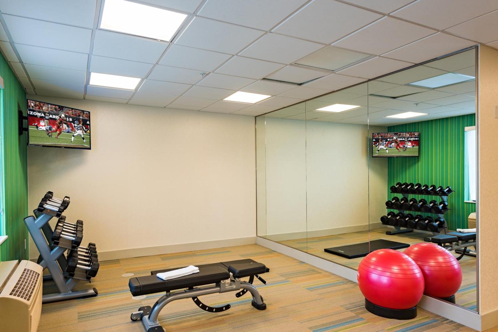 Holiday Inn Express & Suites Peoria North Glendale