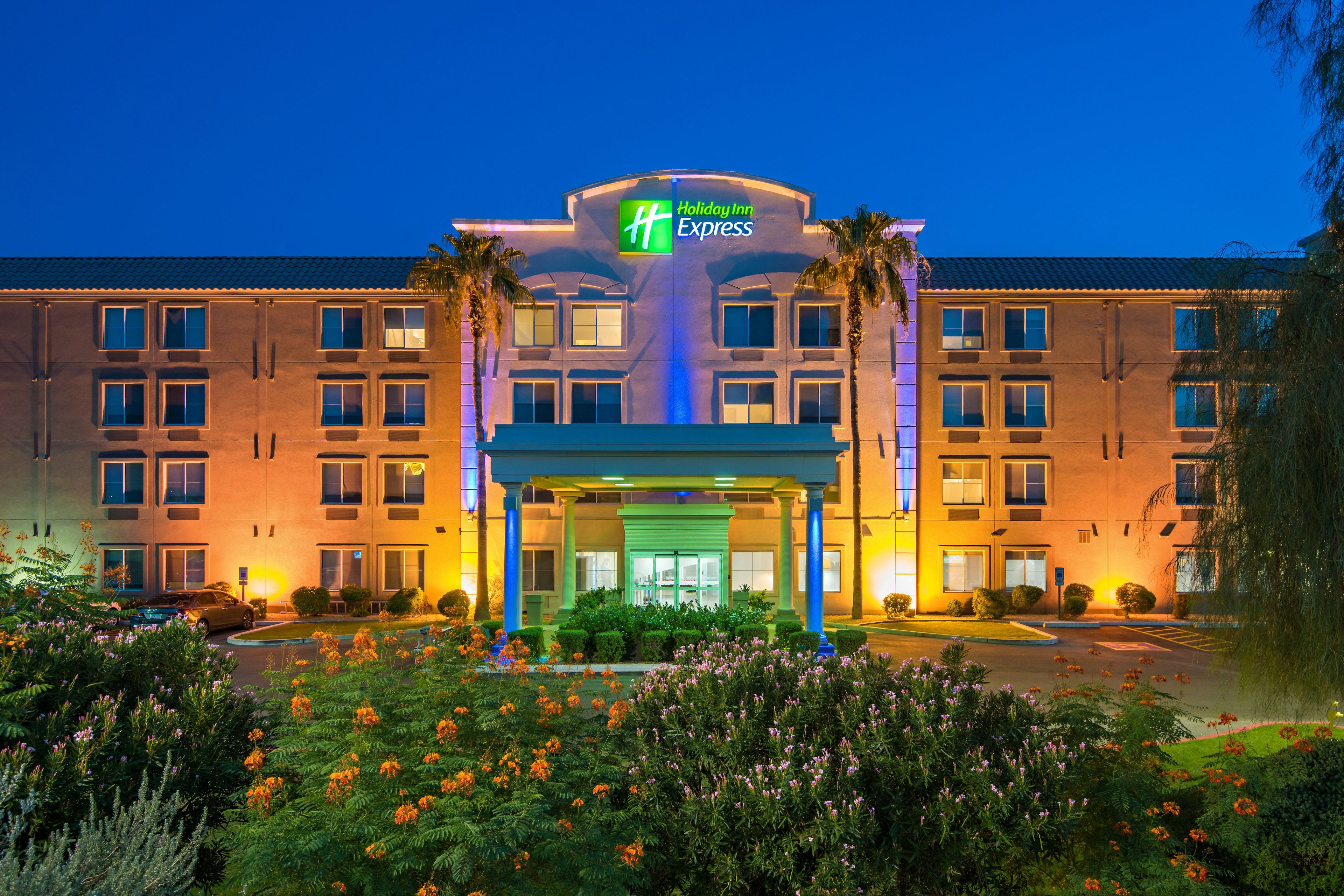 Holiday Inn Express & Suites Peoria North Glendale
