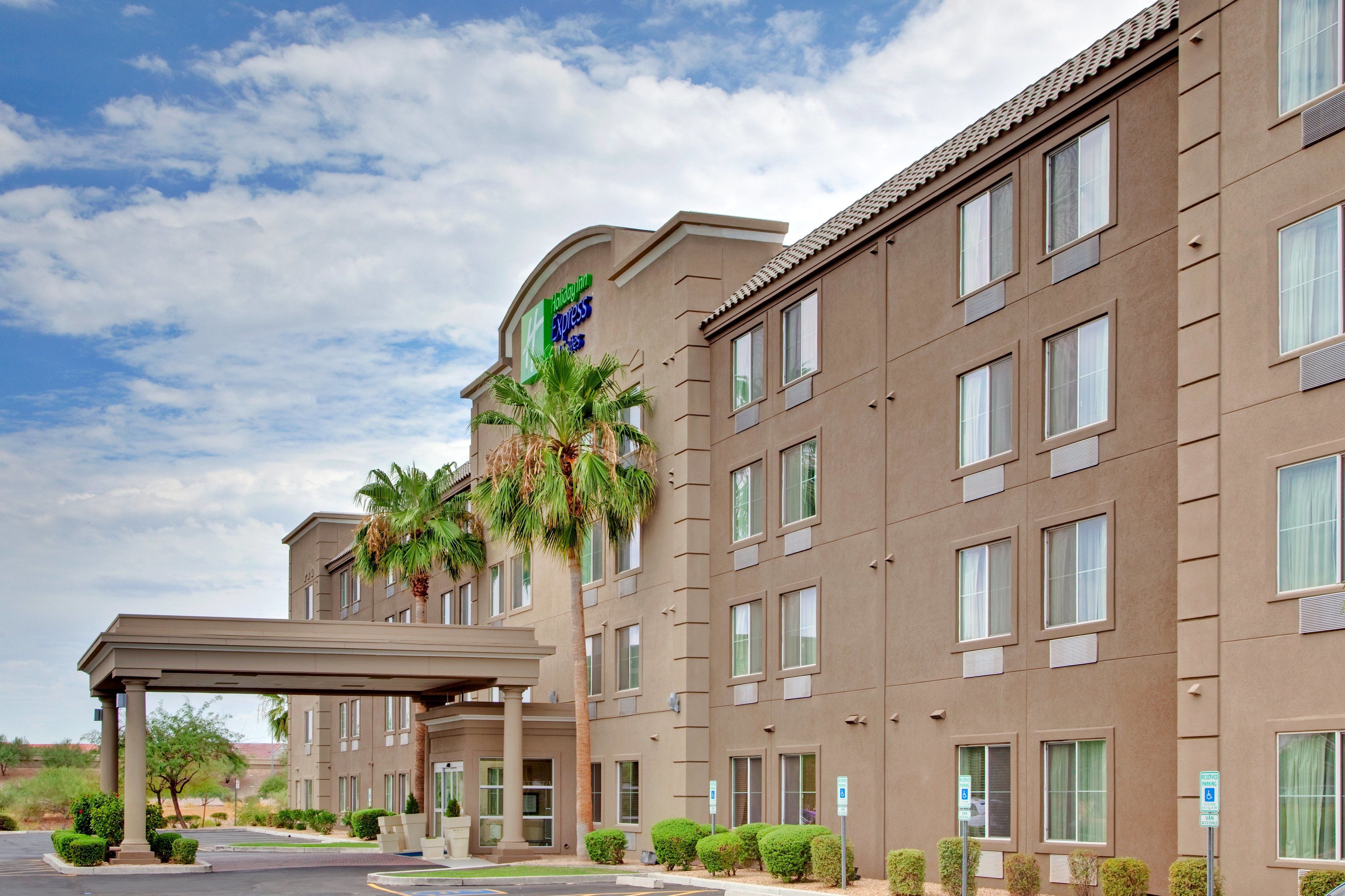Holiday Inn Express & Suites Peoria North Glendale