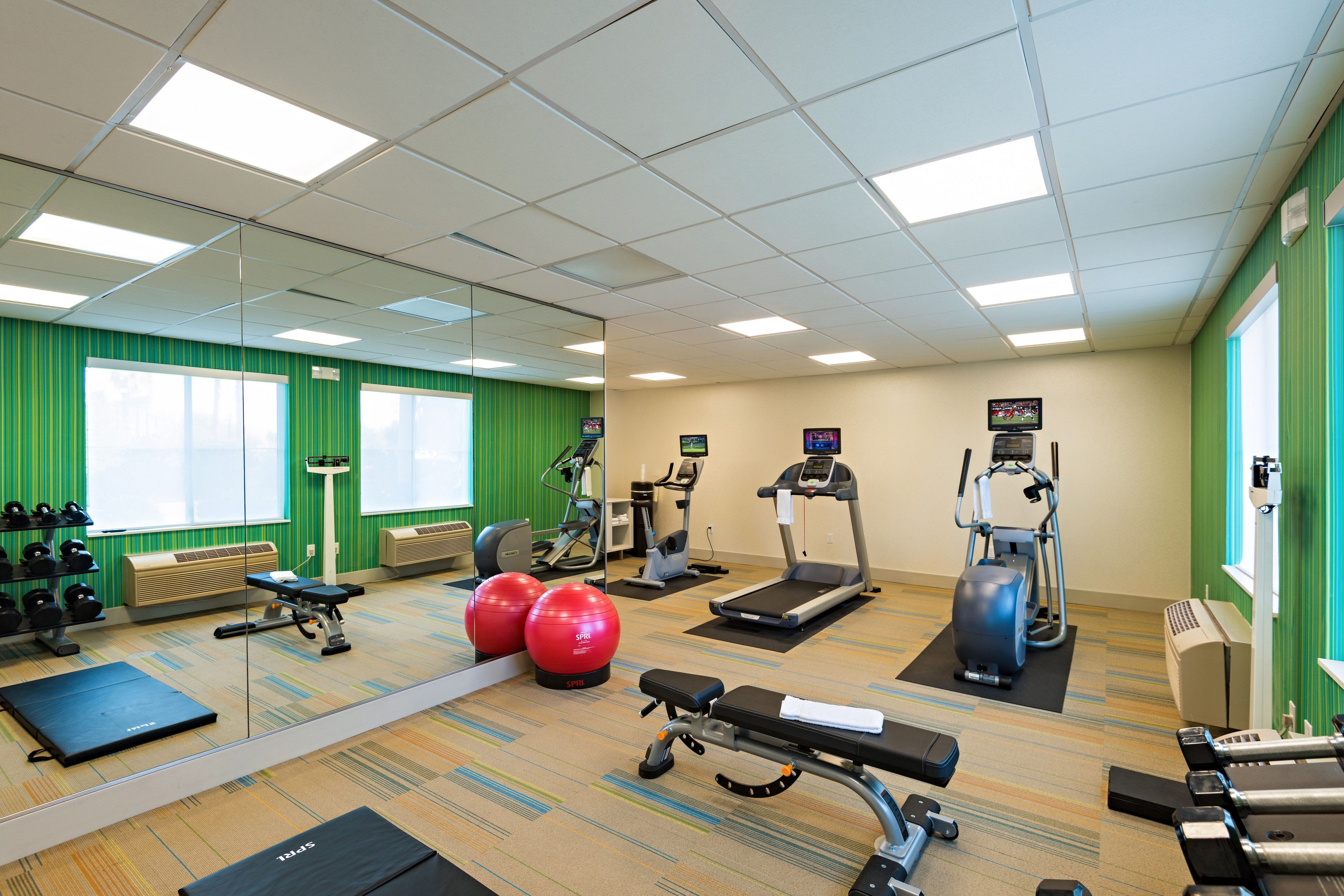 Holiday Inn Express & Suites Peoria North Glendale