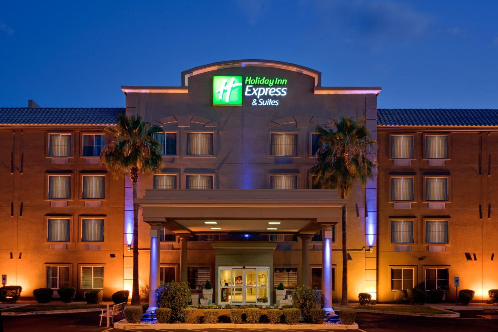 Holiday Inn Express & Suites Peoria North Glendale