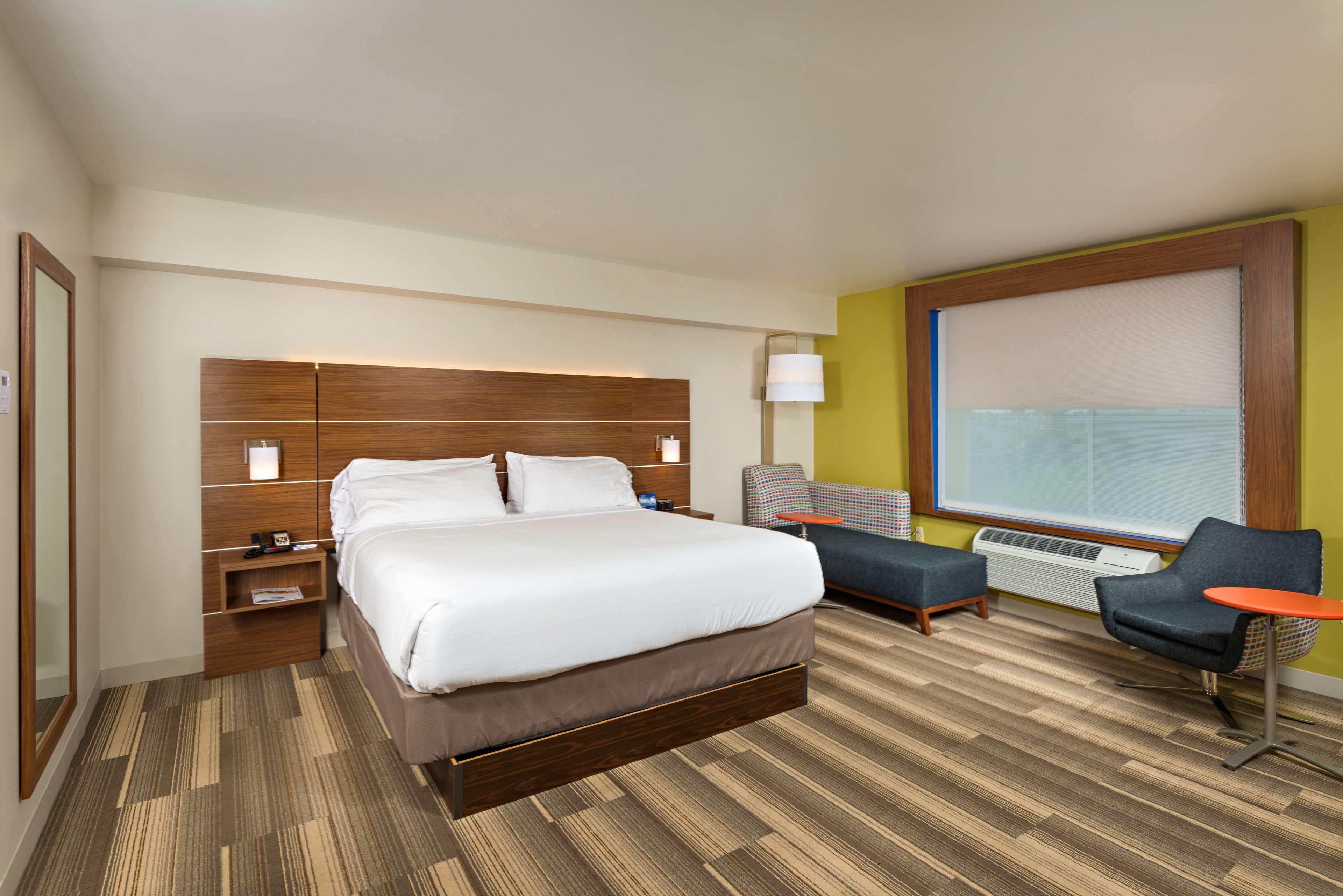 Holiday Inn Express & Suites Peoria North Glendale
