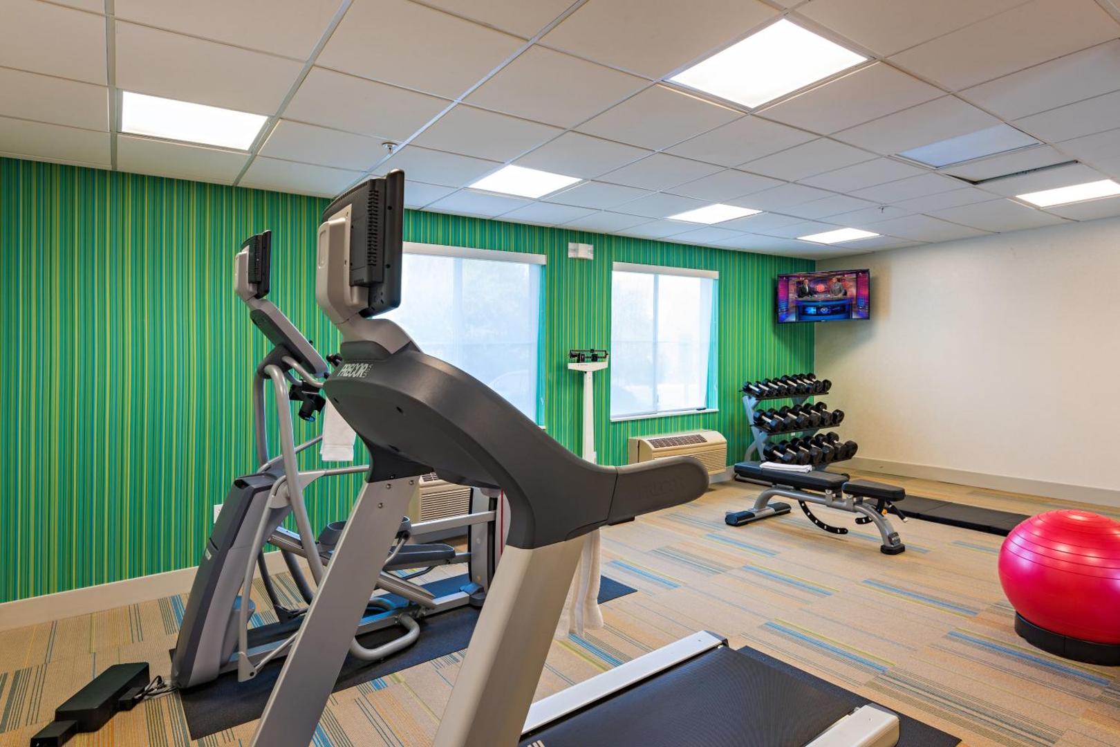 Holiday Inn Express & Suites Peoria North Glendale