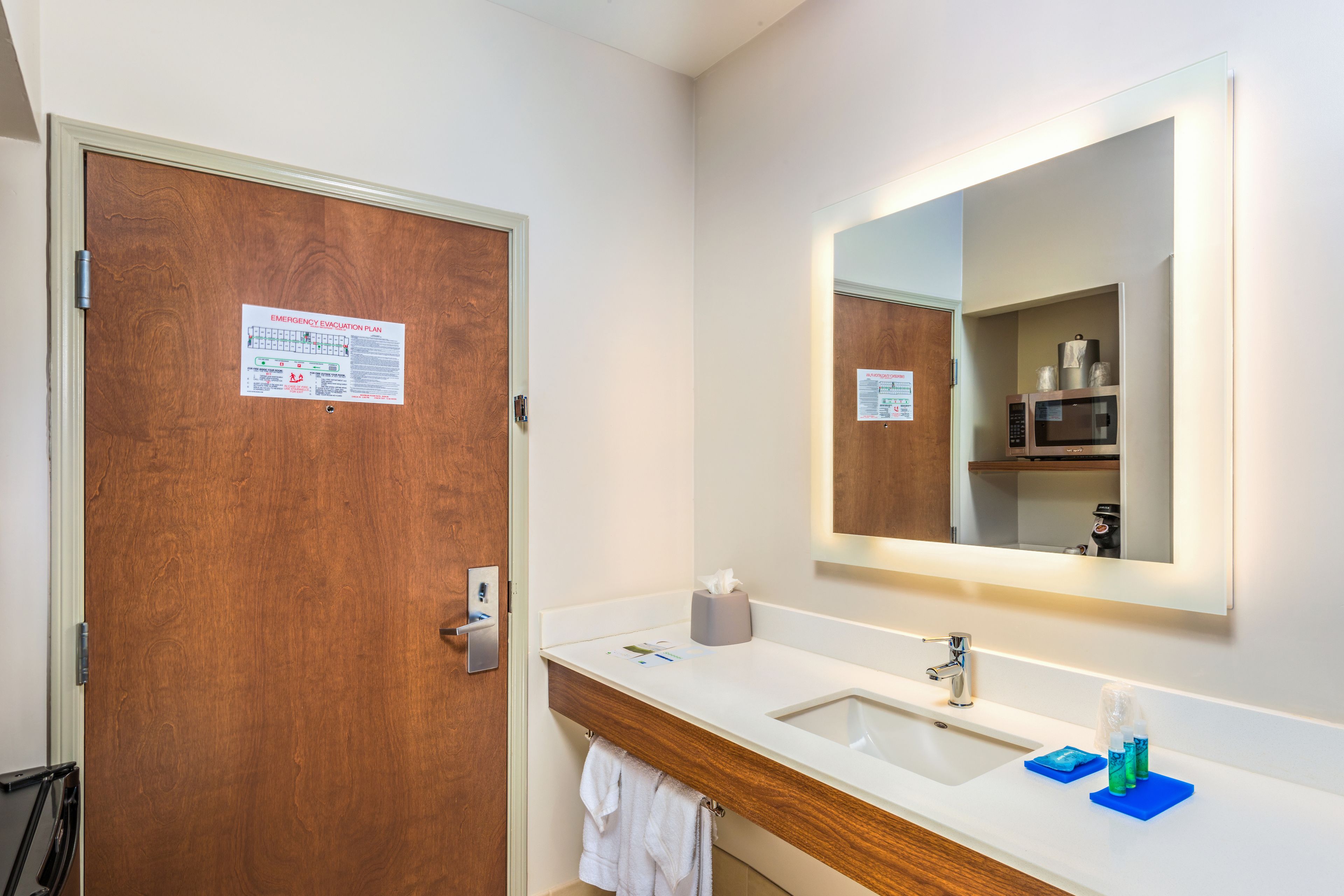 Holiday Inn Express & Suites Peoria North Glendale