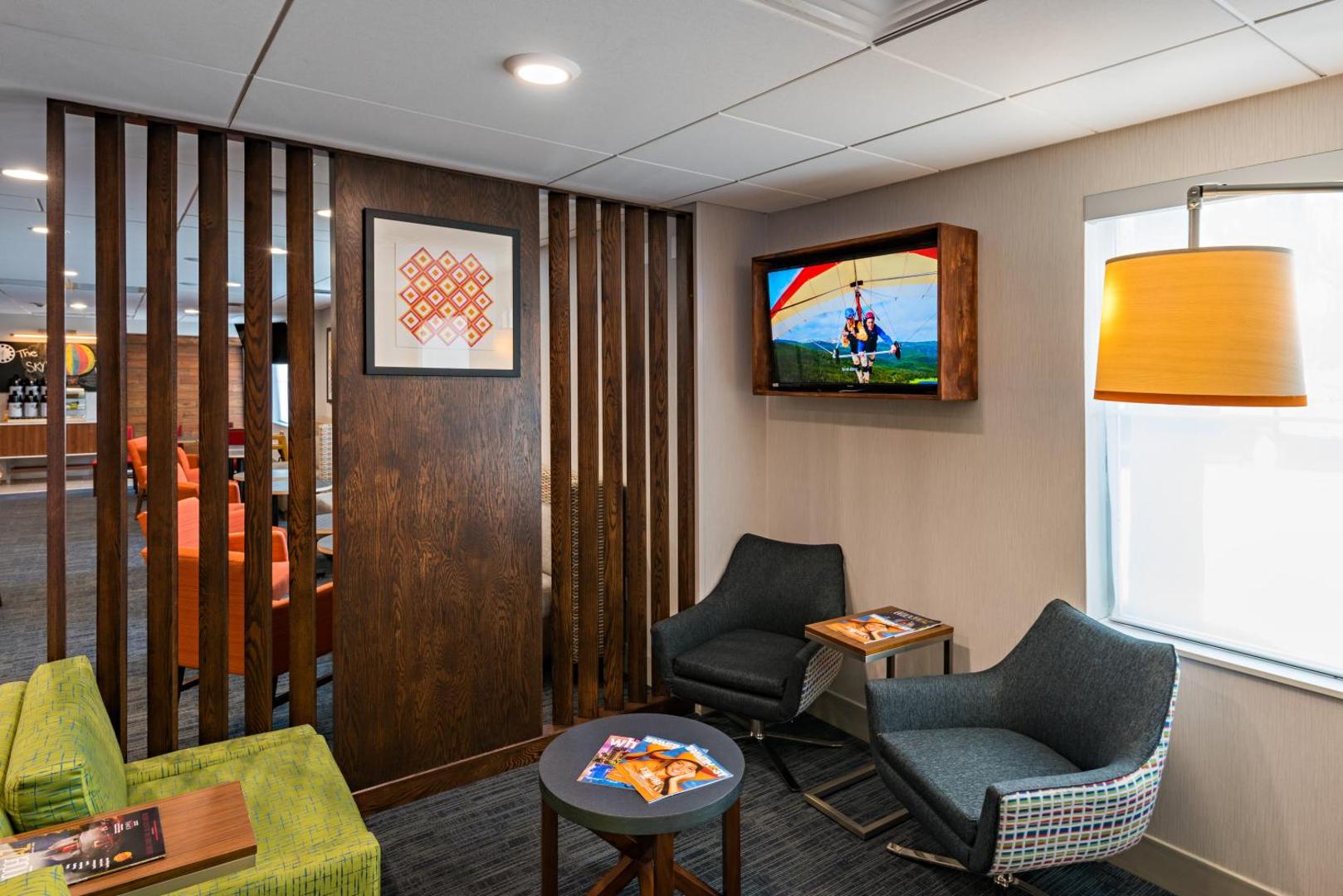 Holiday Inn Express & Suites Peoria North Glendale