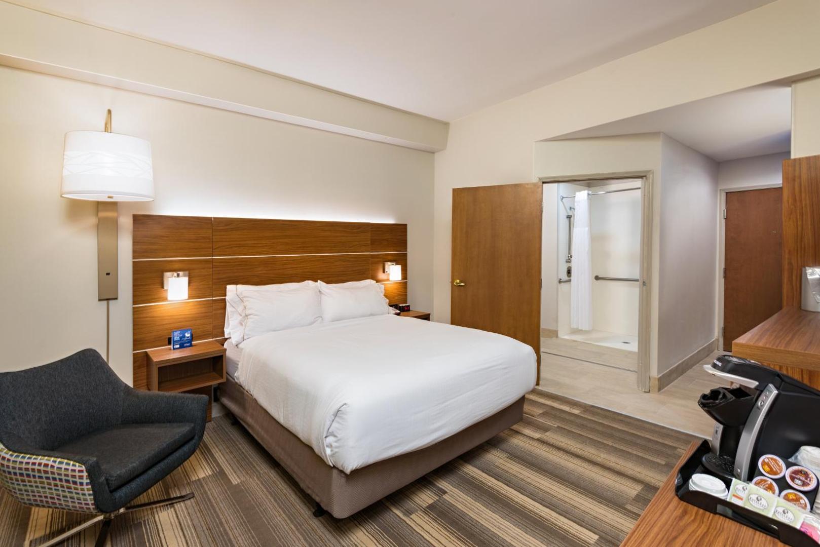 Holiday Inn Express & Suites Peoria North Glendale