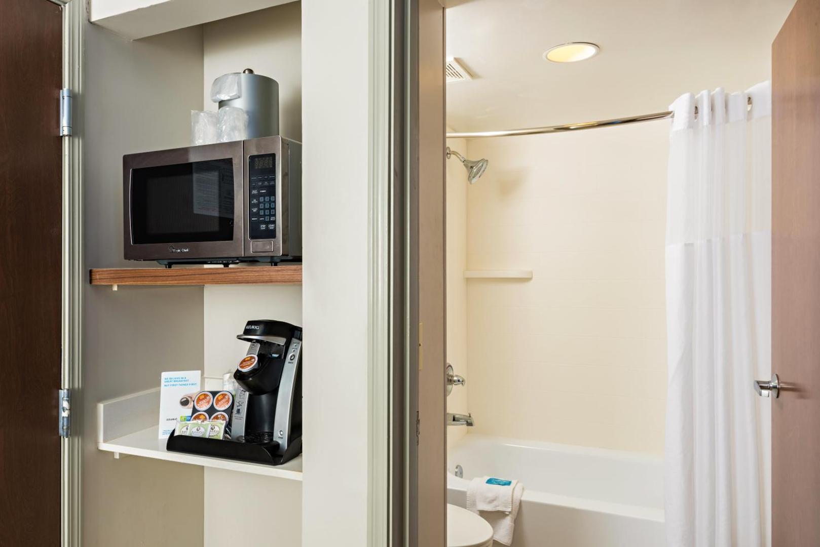 Holiday Inn Express & Suites Peoria North Glendale