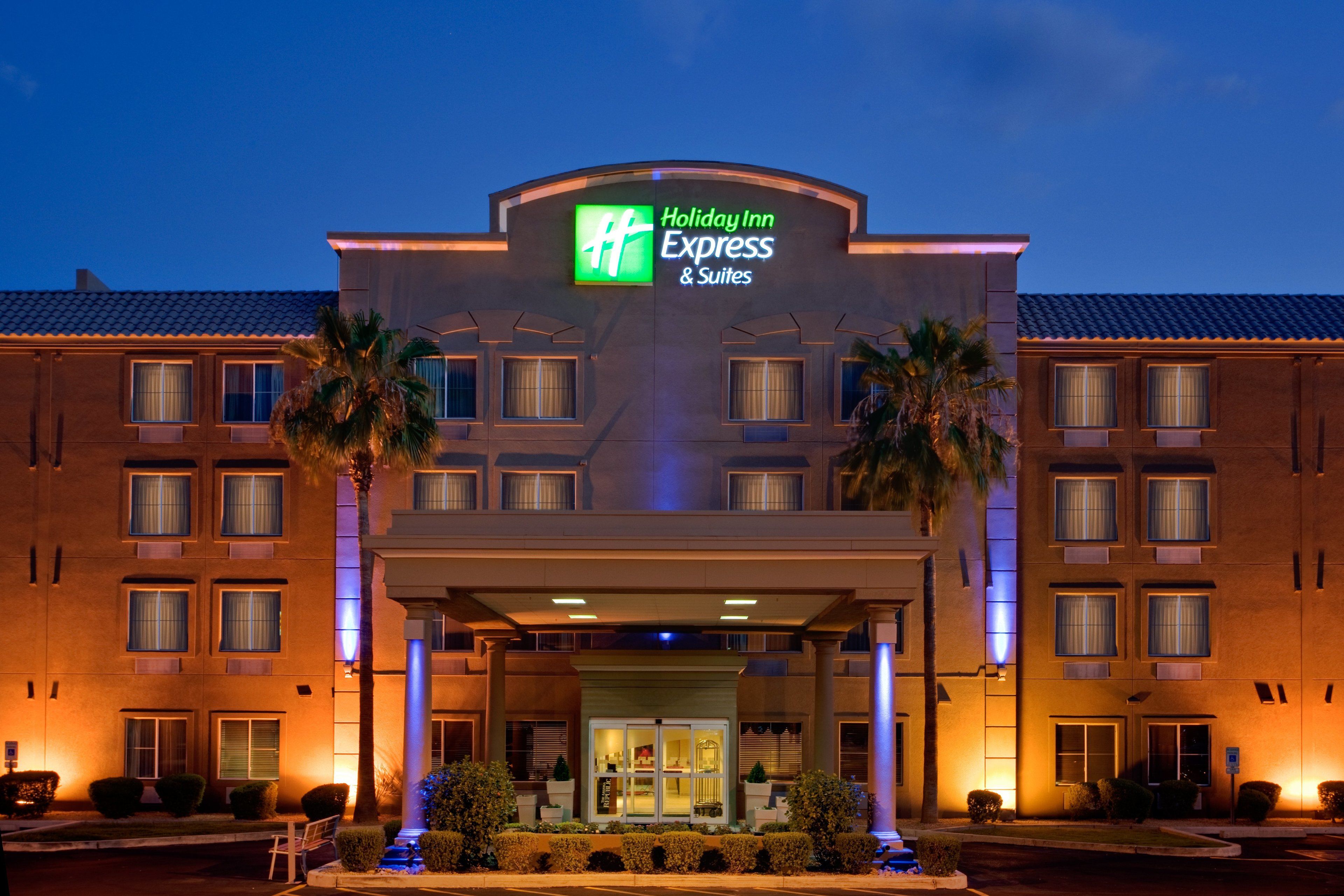Holiday Inn Express & Suites Peoria North Glendale